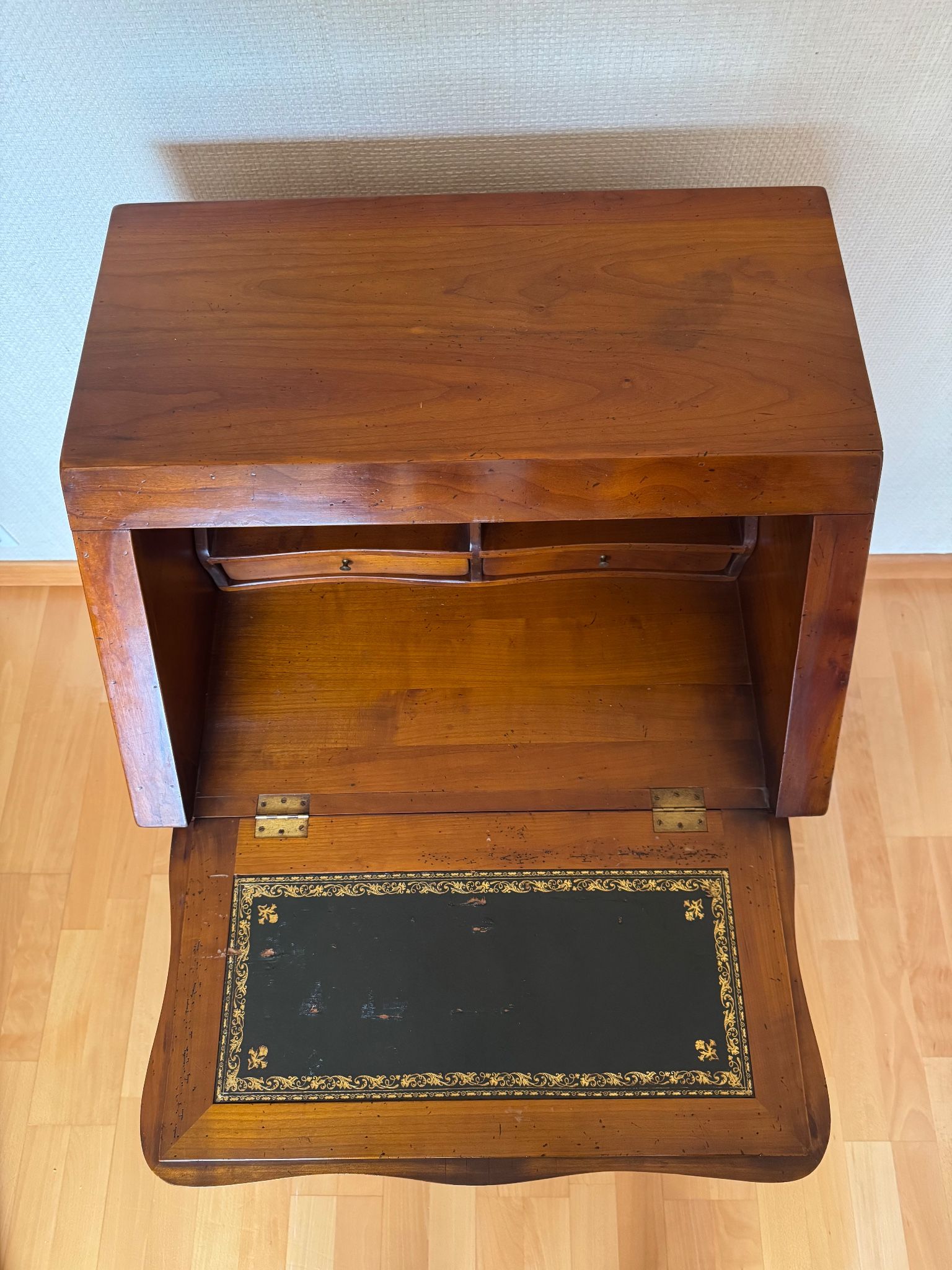 Secretary with drop-down front, signed Jean Laick, master cabinetmaker, cherry wood.