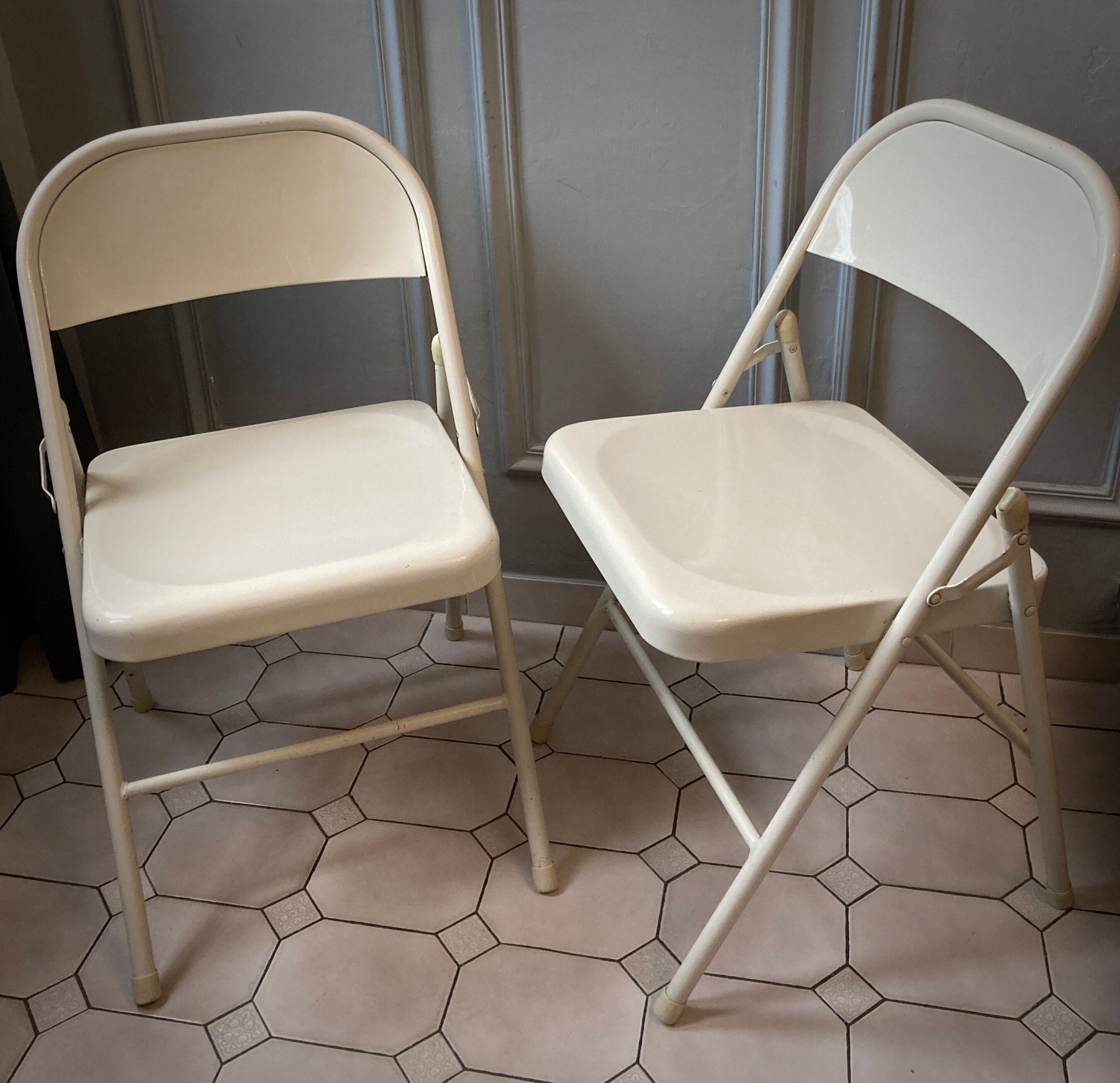 Duo of folding chairs in steel 1980s