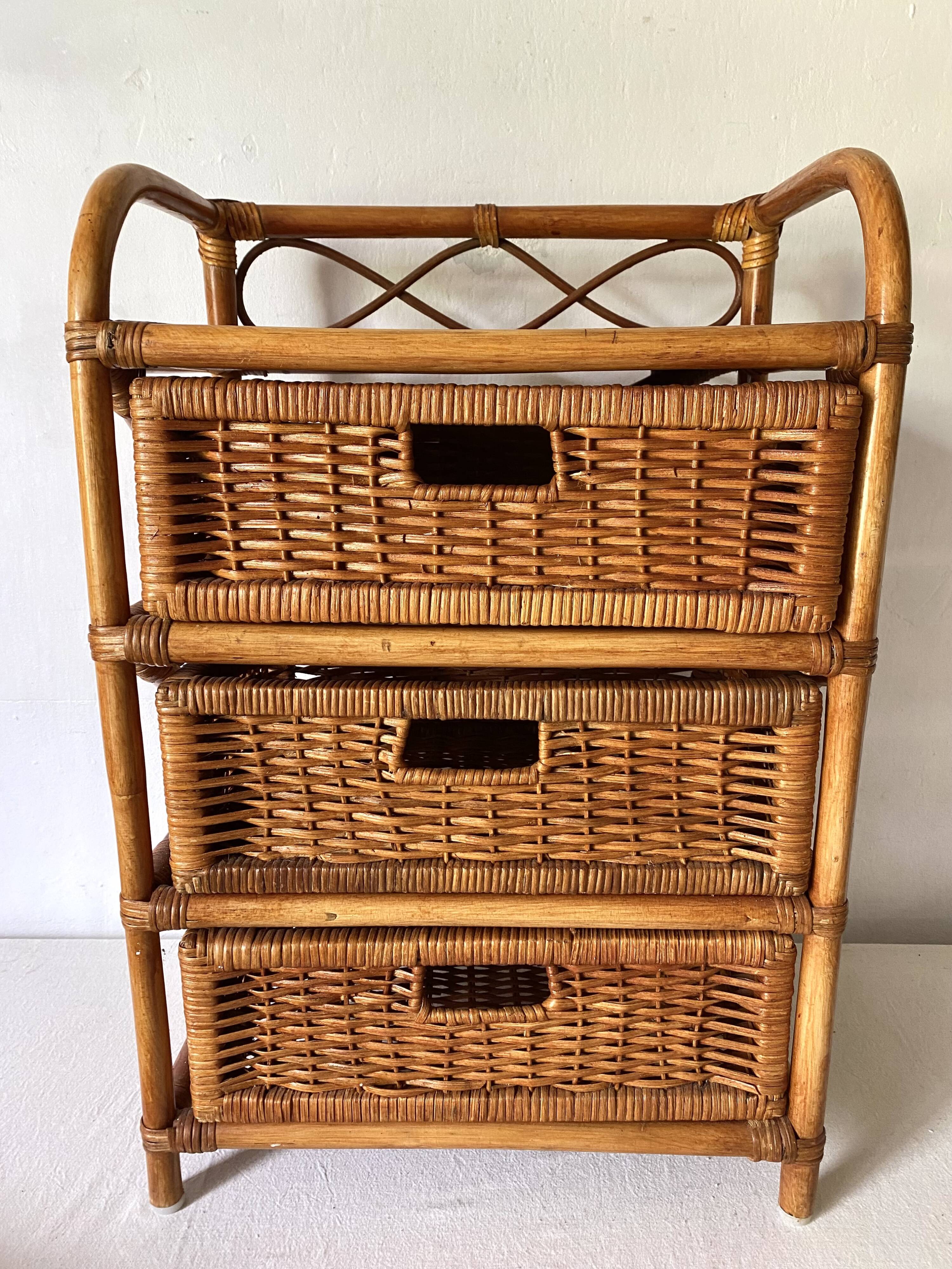 Commode en rotin , chiffonnier 3 tiroirs