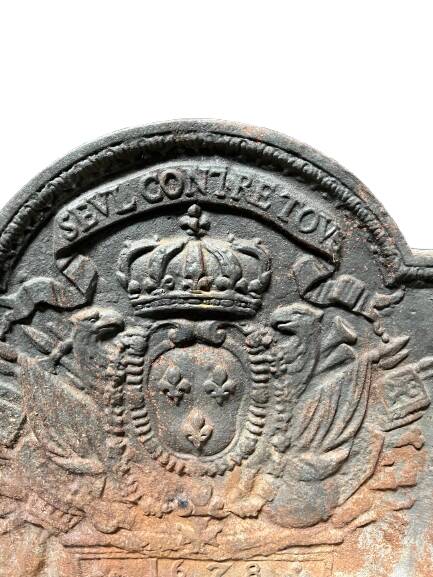 Cast iron fireplace plate