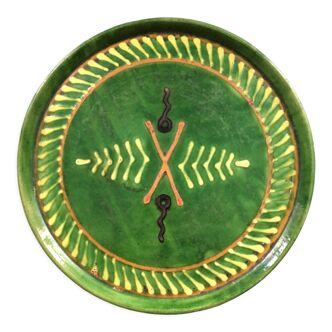 Green dish graphic décor