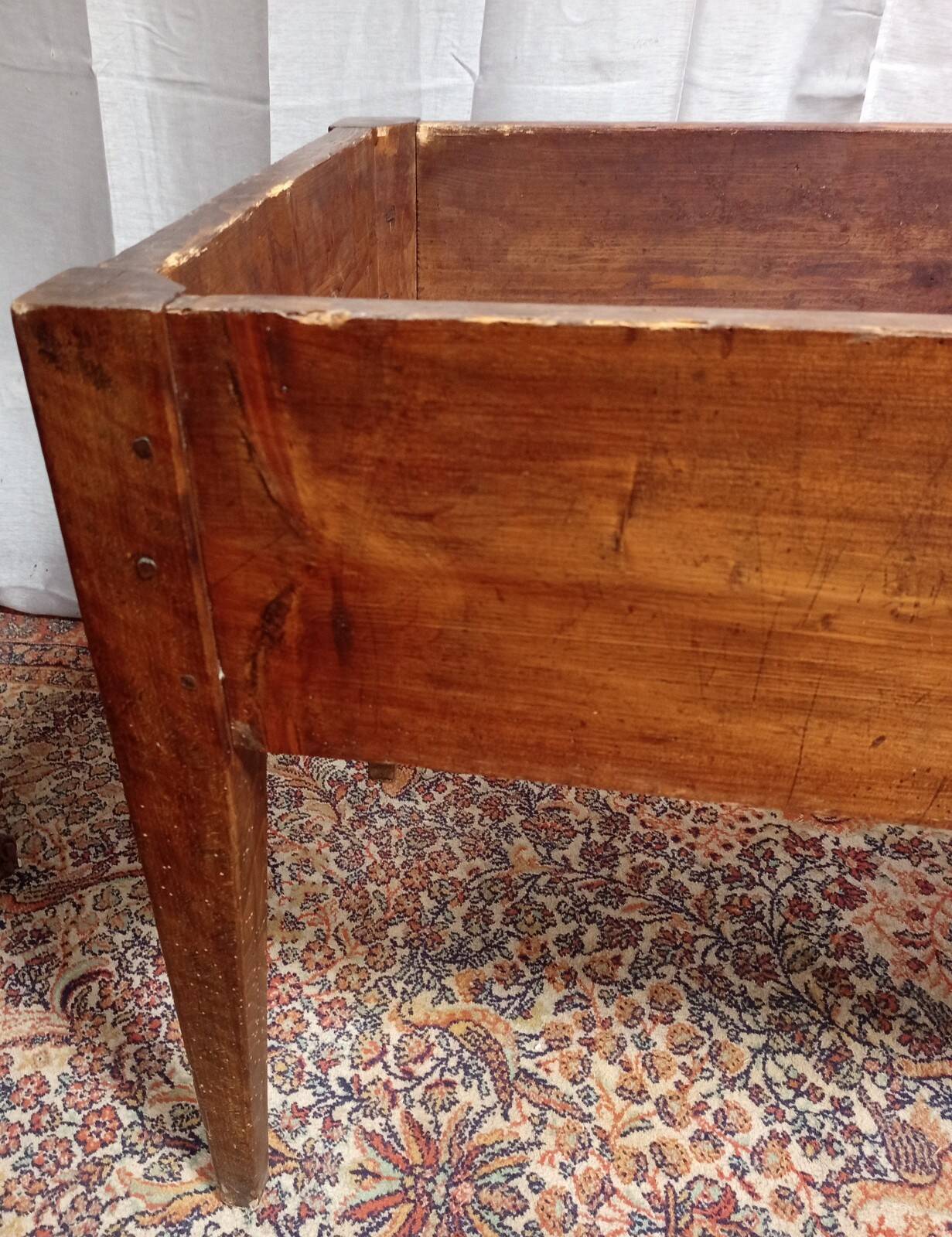 Table with a kneading trough in beech from the 19th century.