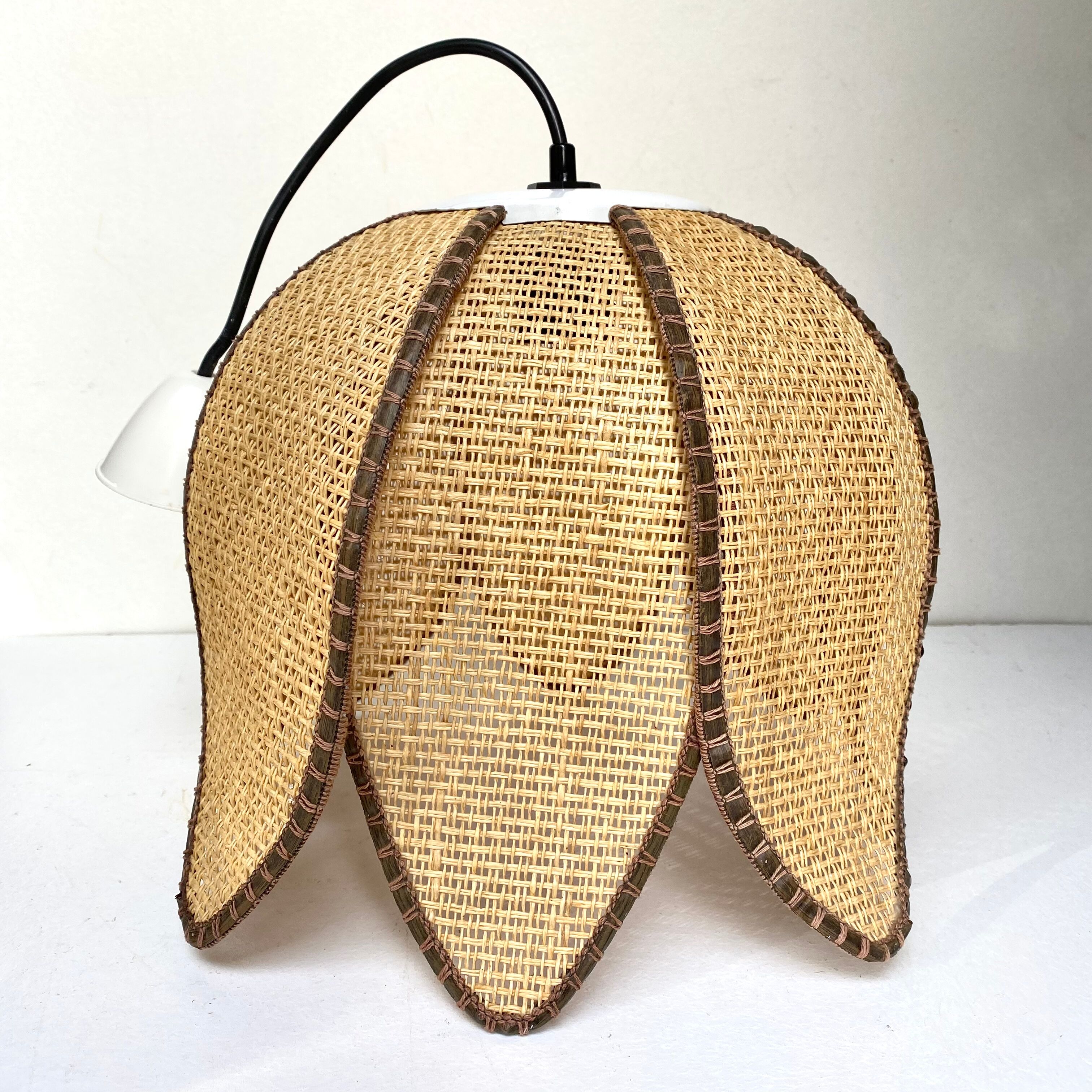 Vintage rattan flower pendant lamp
