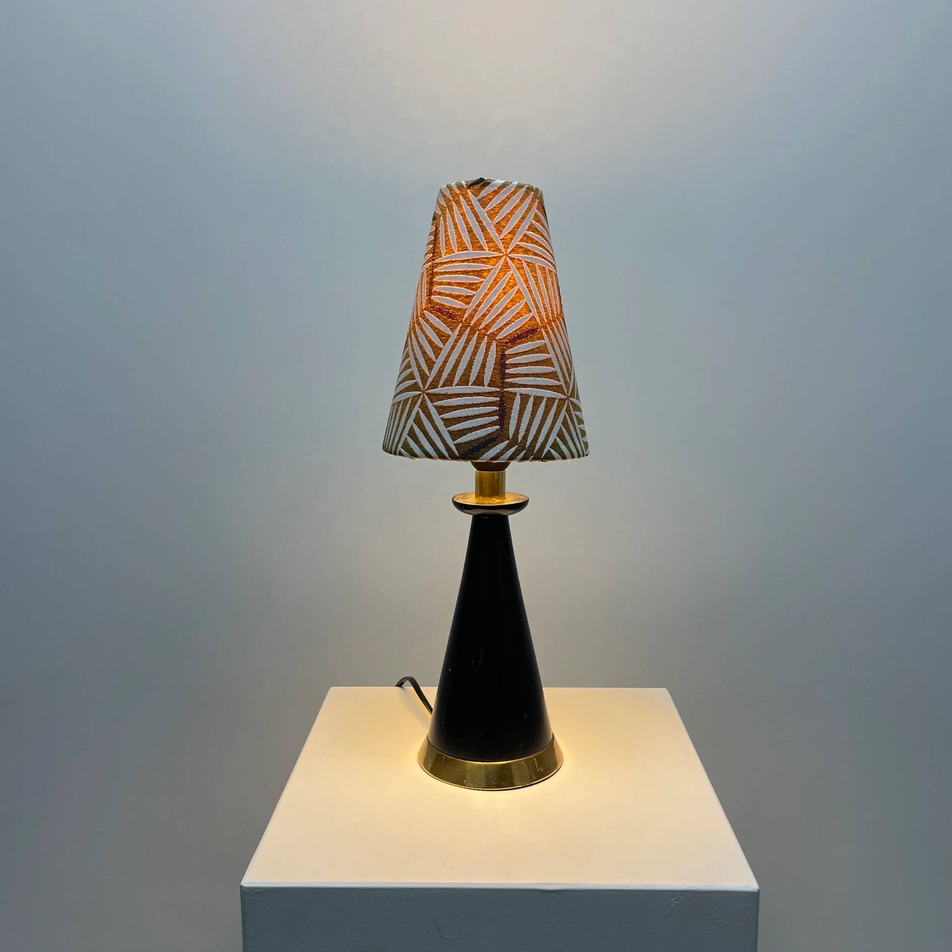 Conical table lamp in brass and wood, Italy 1960