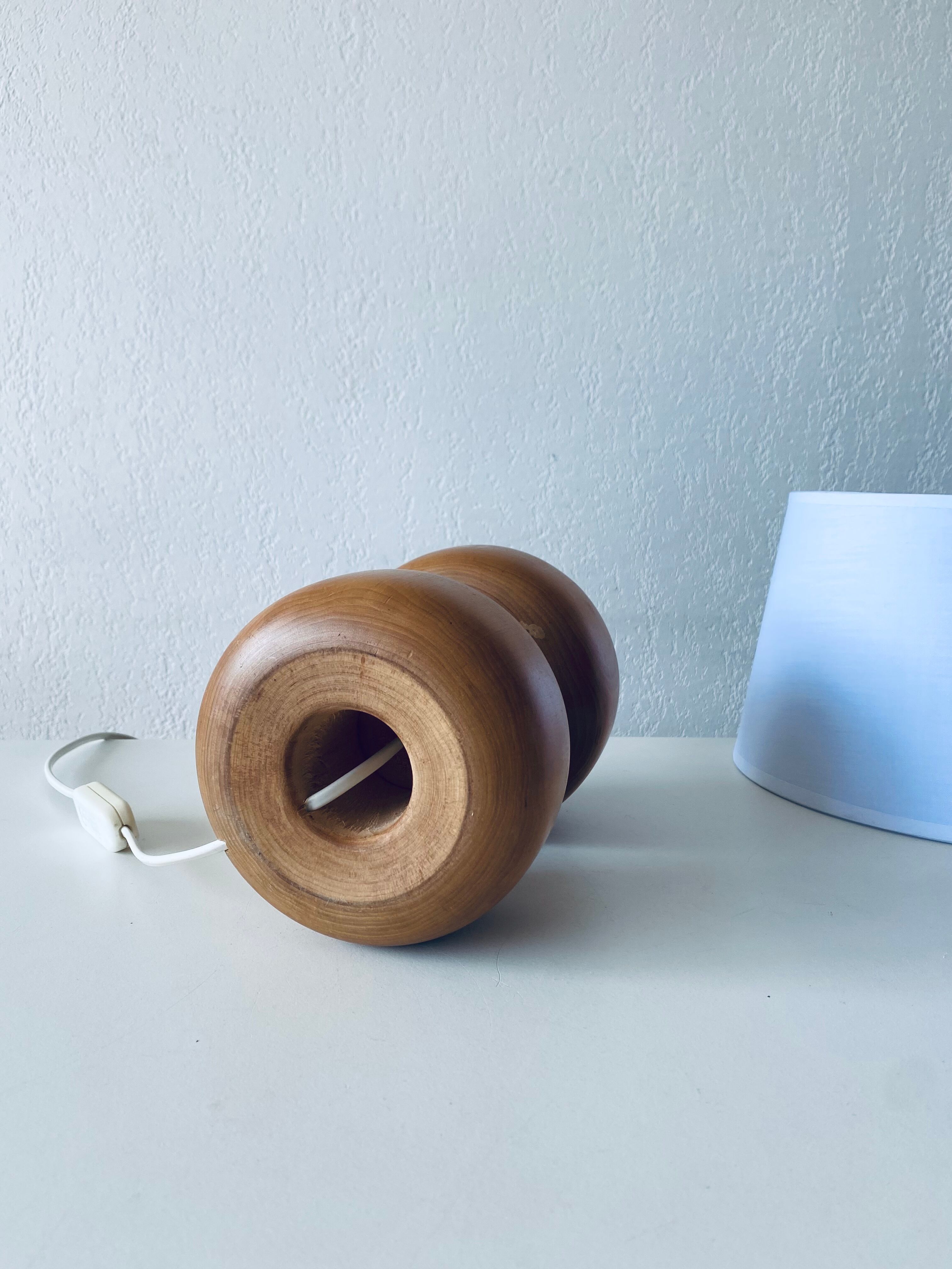 Lampe en bois tourné