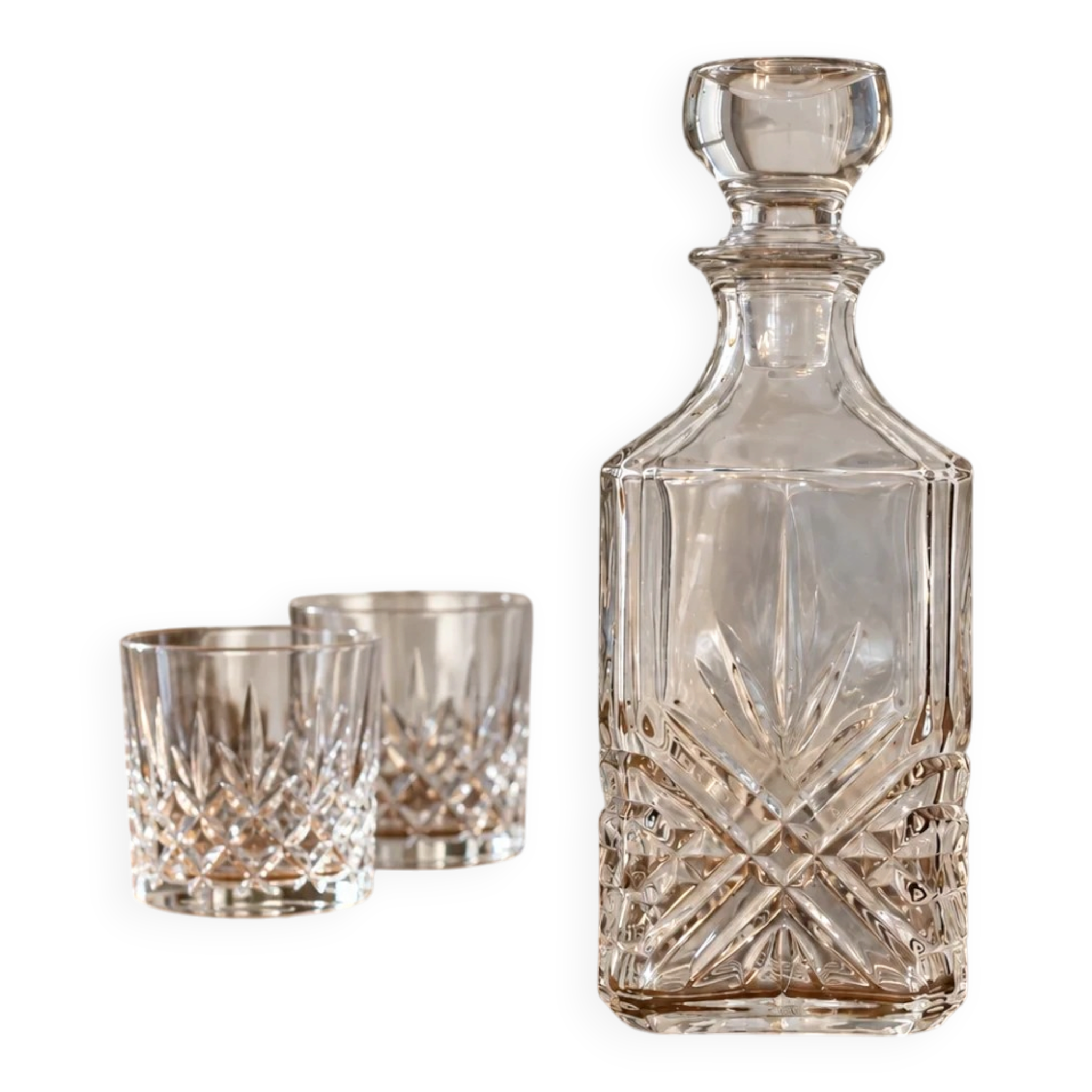 Vintage whisky carafe by Cristal d’Arques with geometric design and stopper – H 26 cm