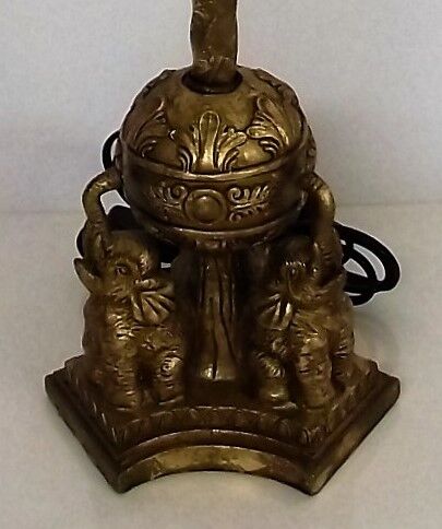 Lampe dorée à pied doré aux trois éléphants