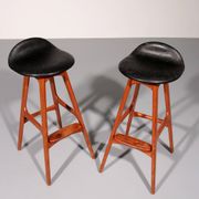 Tabouret de bar design en bois et cuir noir par Erik Buch 1960