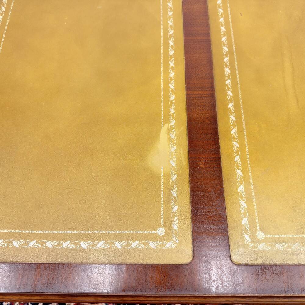 Classic English Heldense Desk
