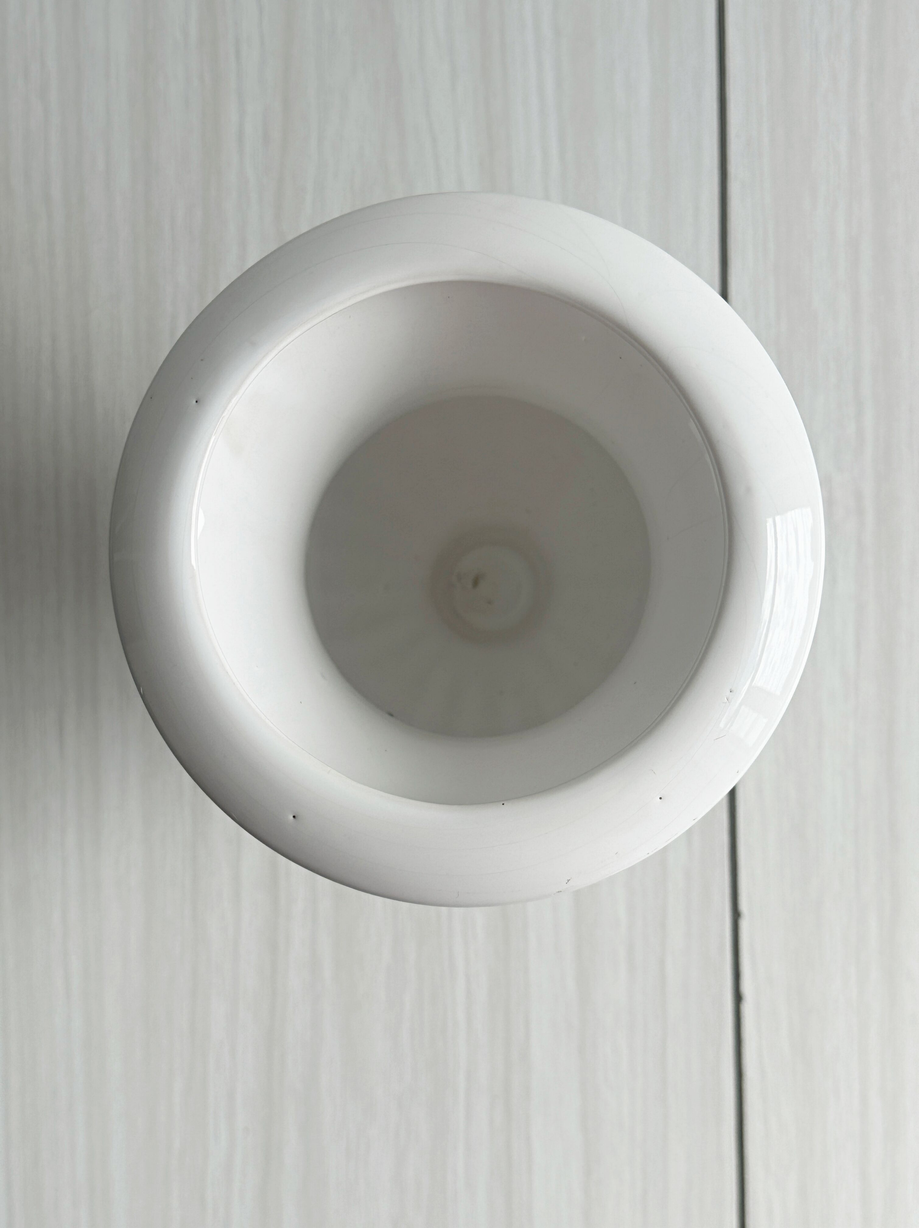 Médicis cache-pot vase in white porcelain