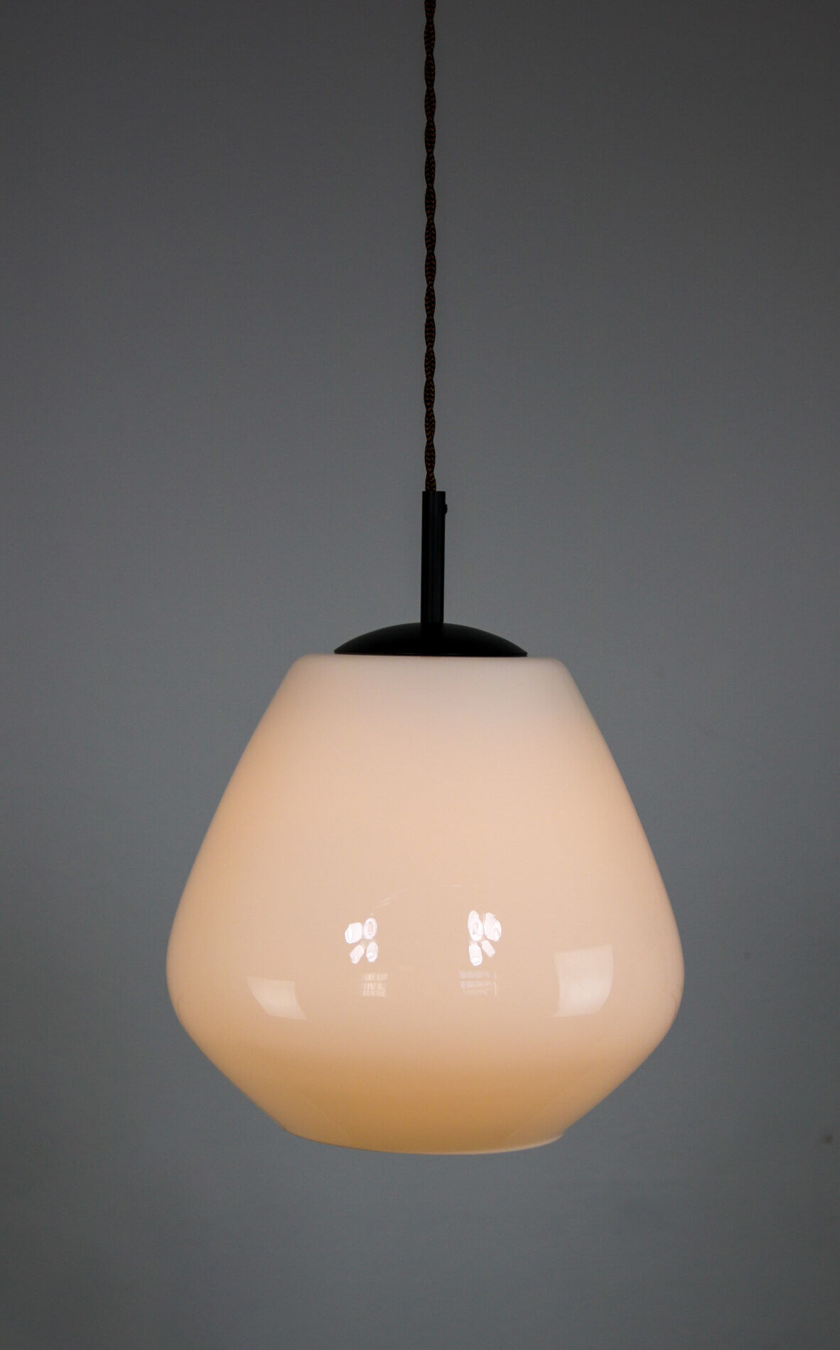 Suspension danoise en verre opalin du milieu du siècle