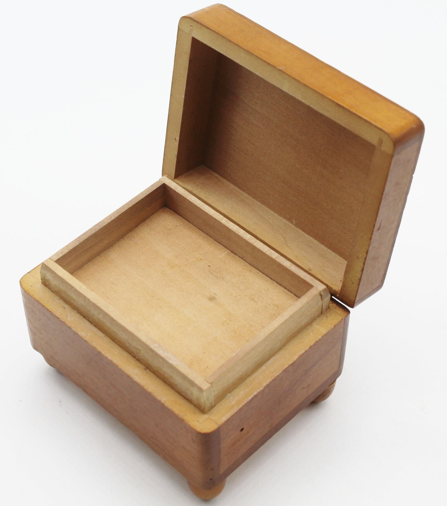 Former small wood with wooden music