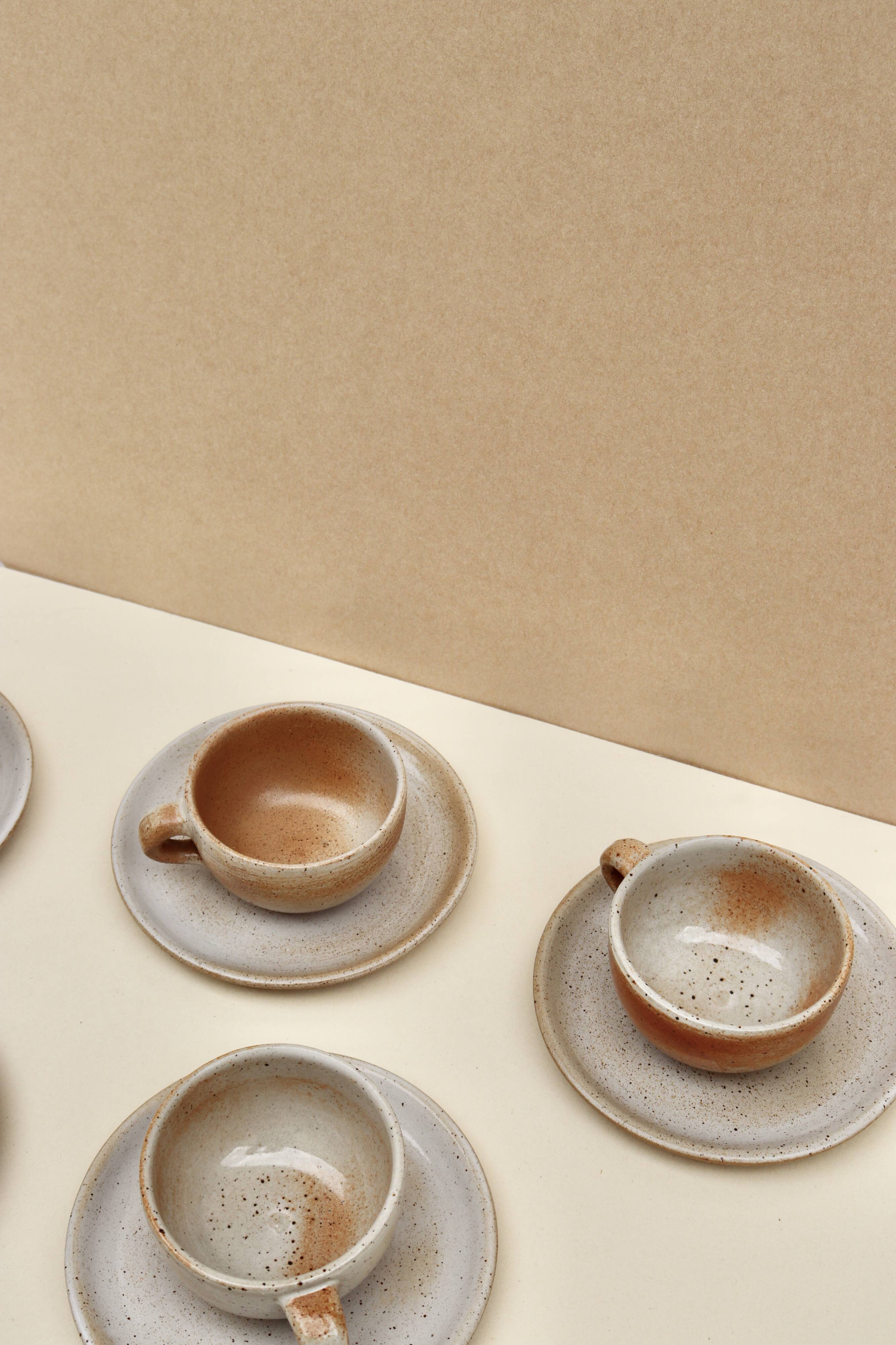Lot de tasses en grès