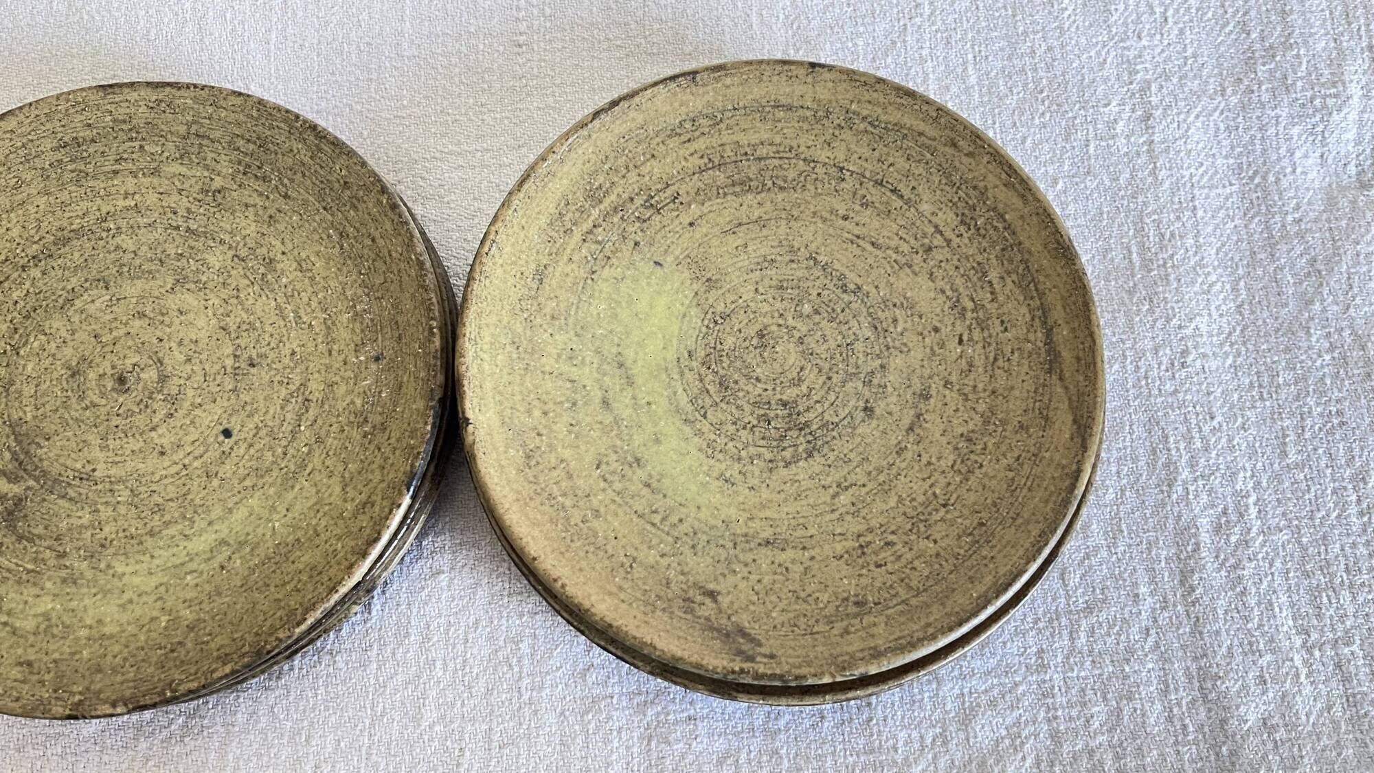 Set of 6 dessert plates in brutalist stoneware from the 1970s.
