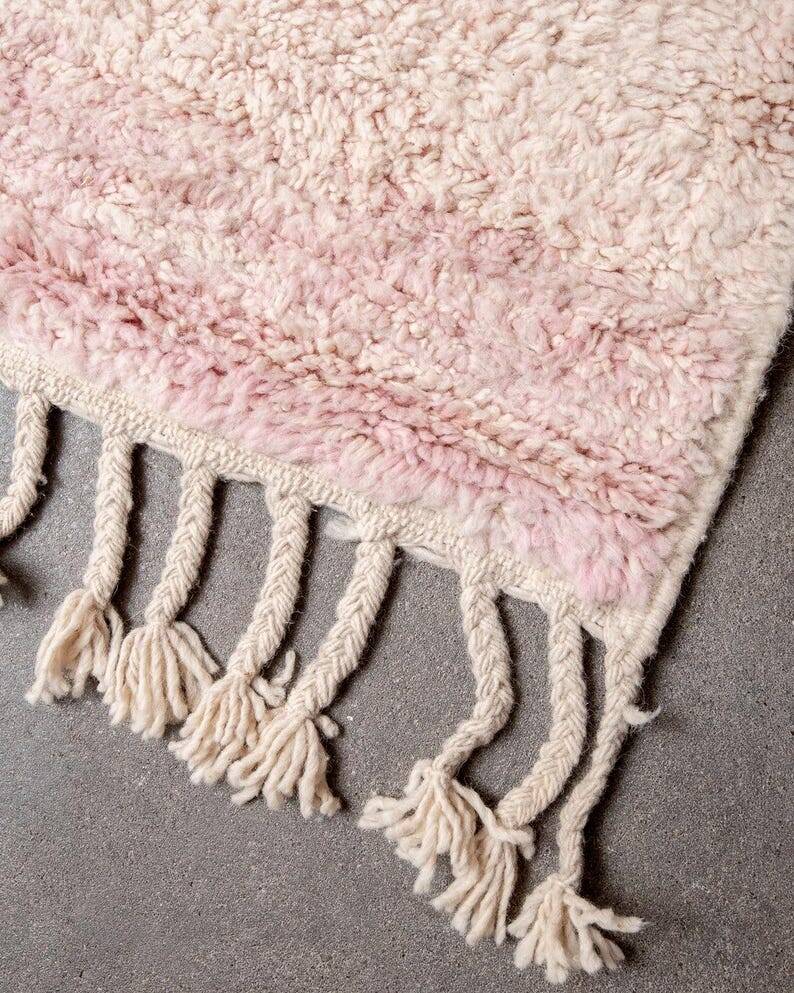 Traditional handwoven Berber rug, size 200 x 300 cm