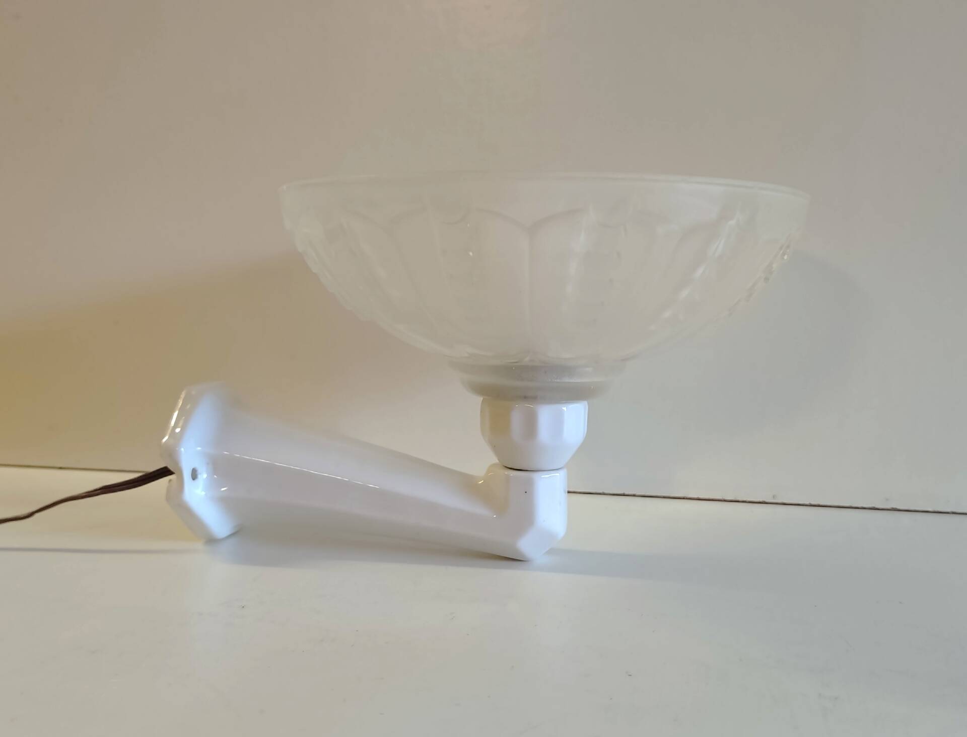 Art Deco wall light in porcelain and glass paste - 1930s/40s