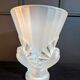 Vase aux ''colombes'' opalescent Art Déco