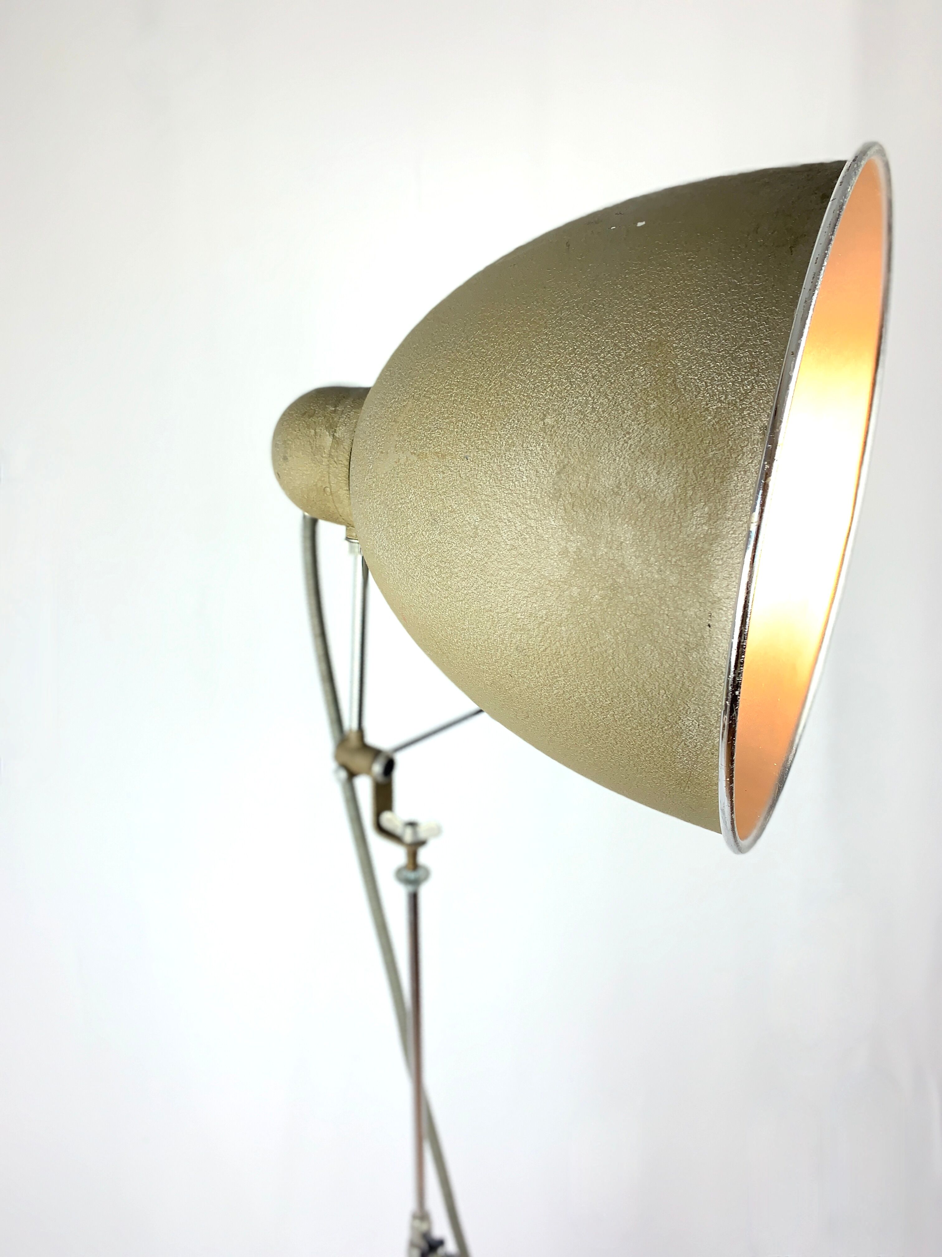 Floor lamp, old projector, flash photos