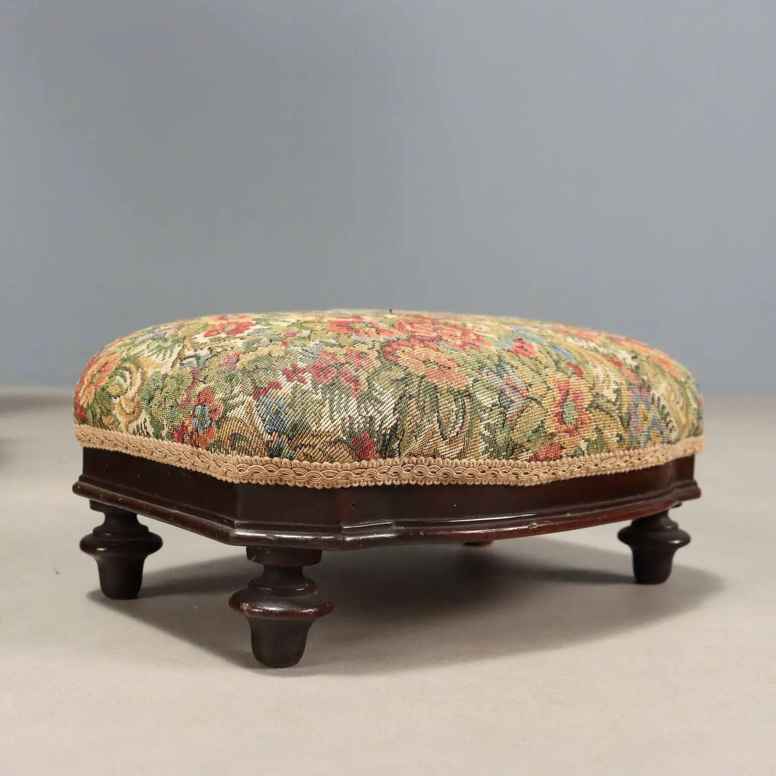 Victorian armchair with fabric pouf, England, 19th century.