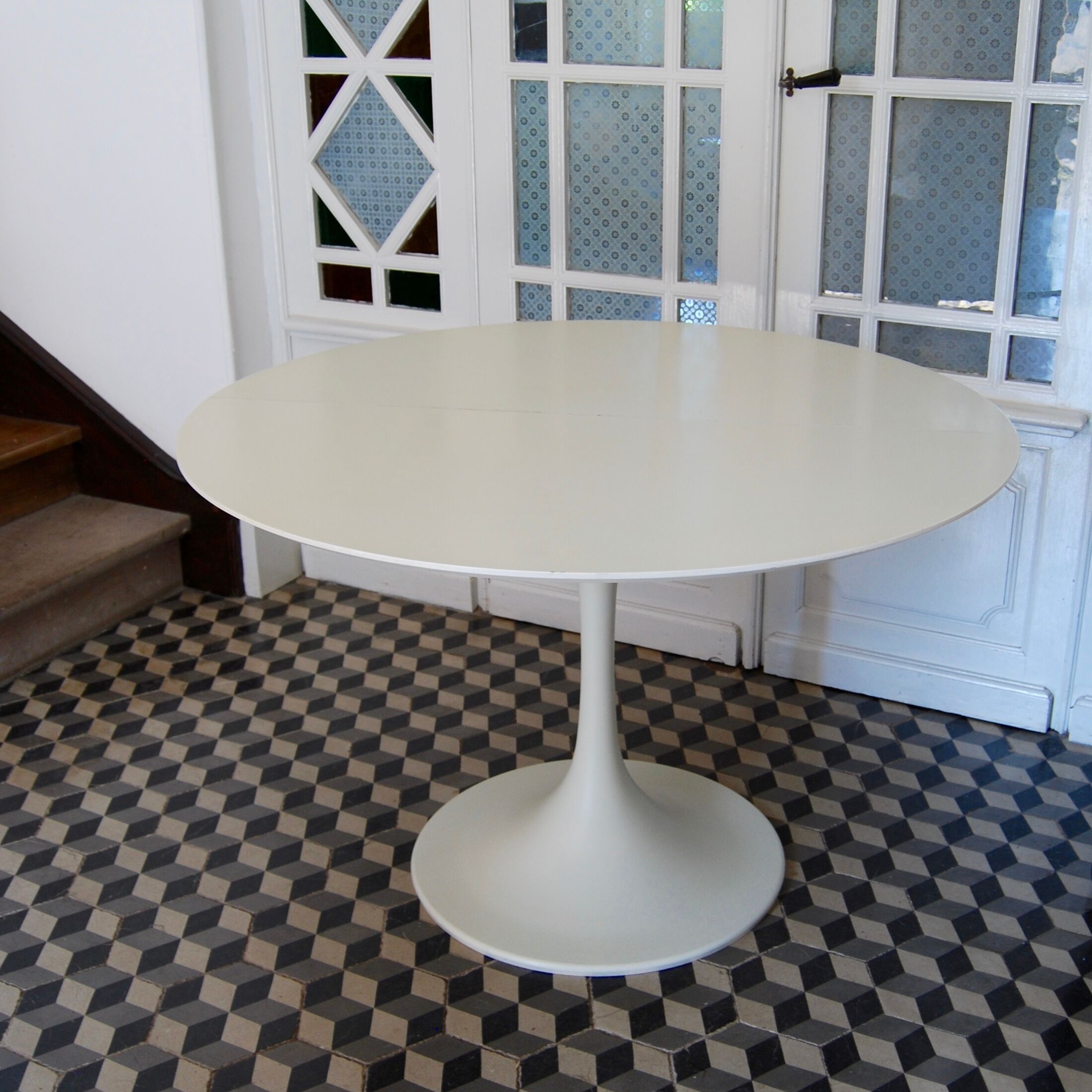 Table foot tulip round