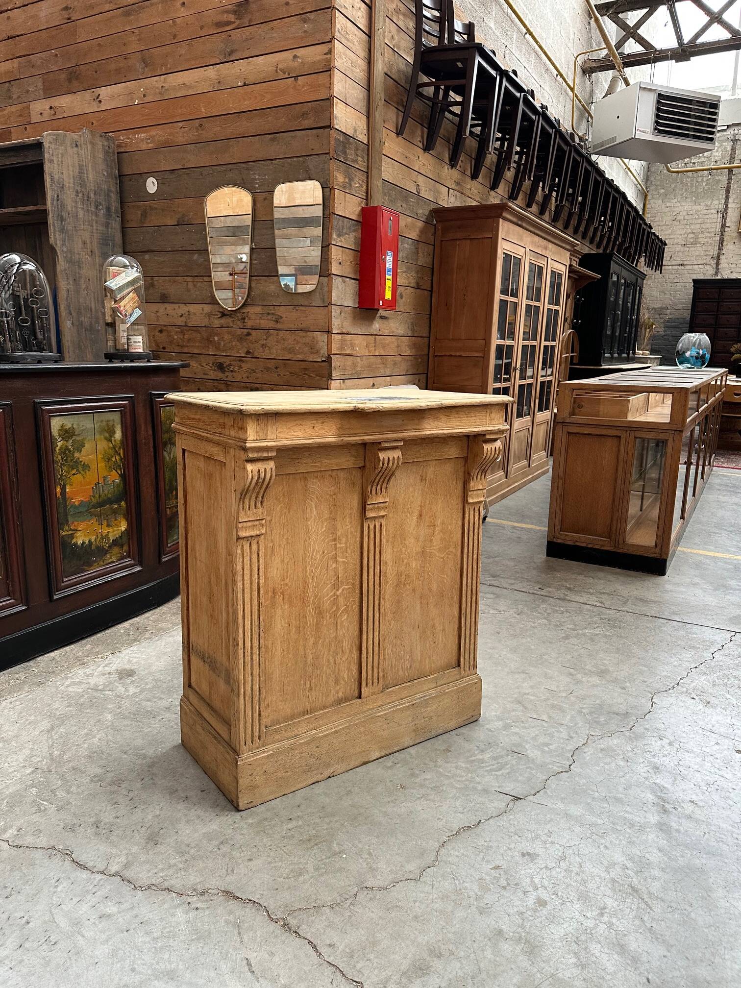 Comptoir d’accueil en chêne