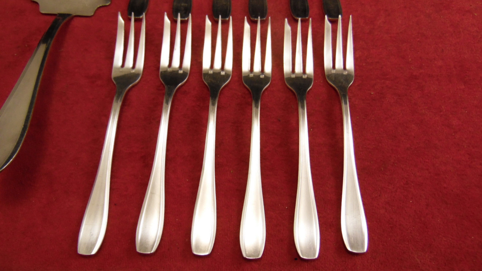 Service has a silver metal dessert SFAM art deco model in beautiful shiny case