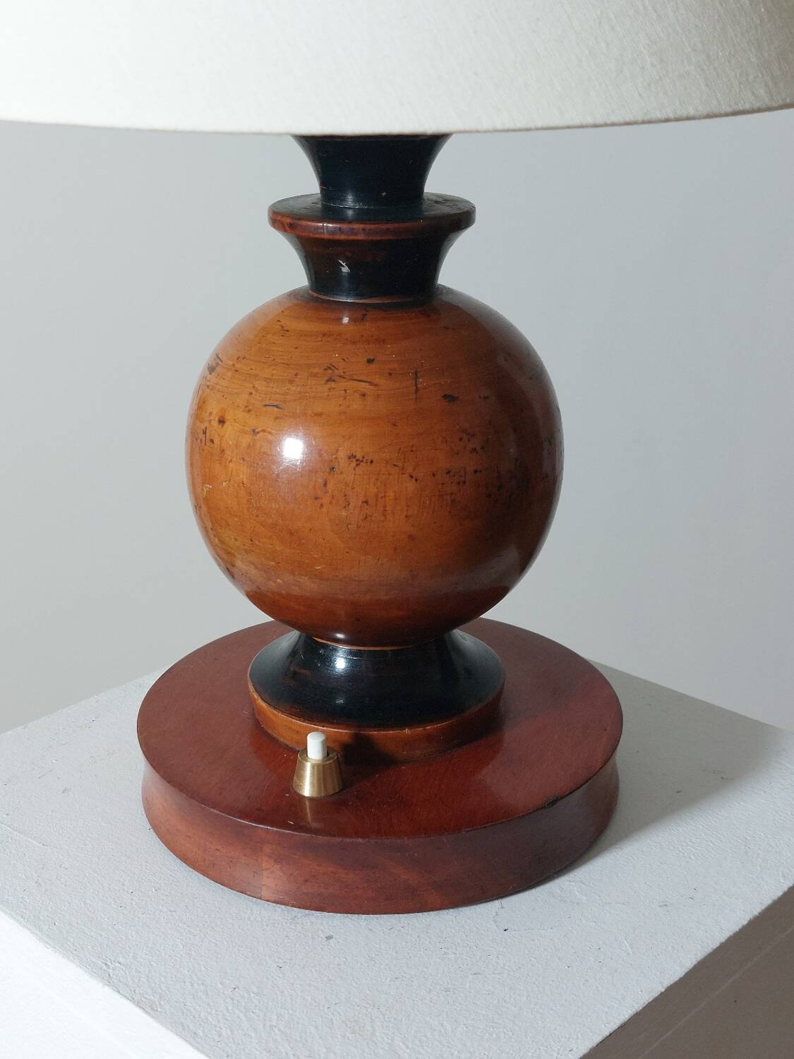 Turned wooden Art Deco table lamp