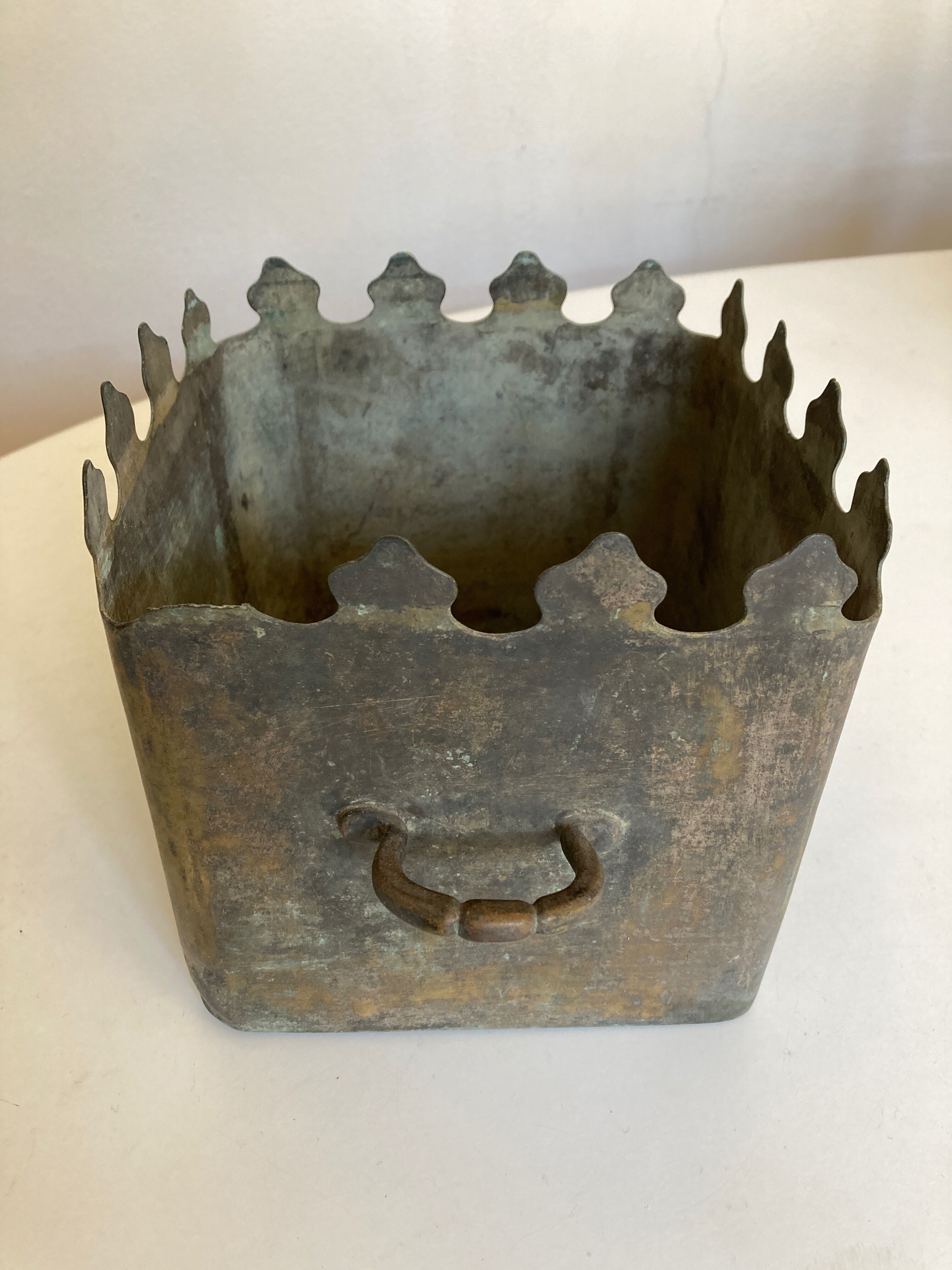 Pot cover 19th in zinc patina of origin