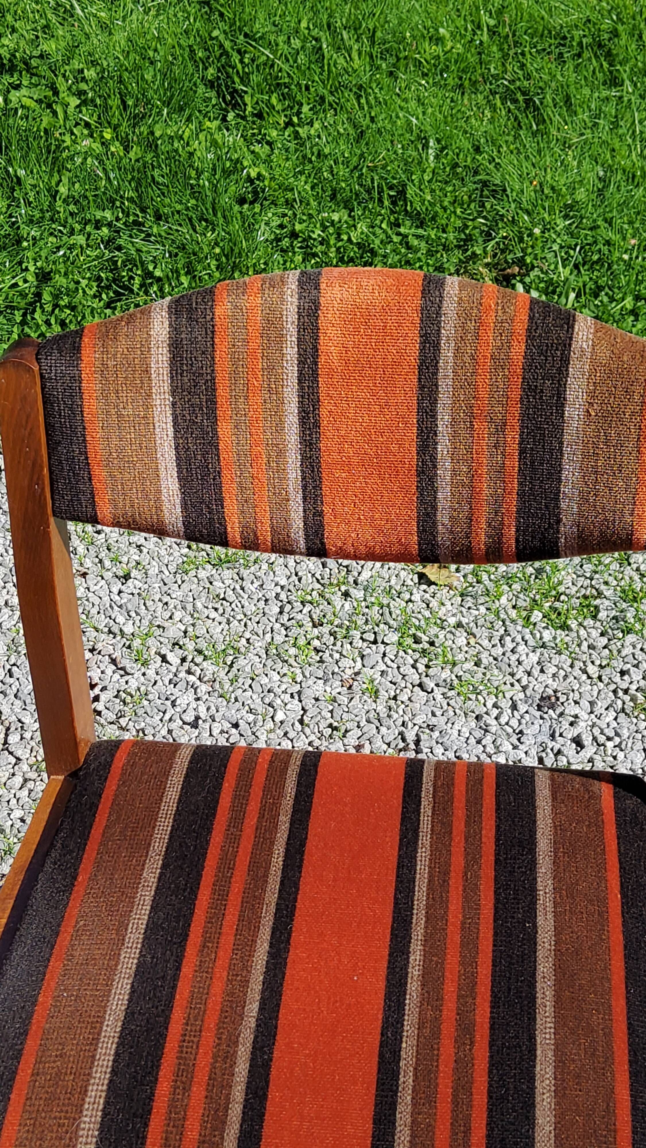Set of 5 70s designer chairs in beech and orange and brown velvet Self éditeur