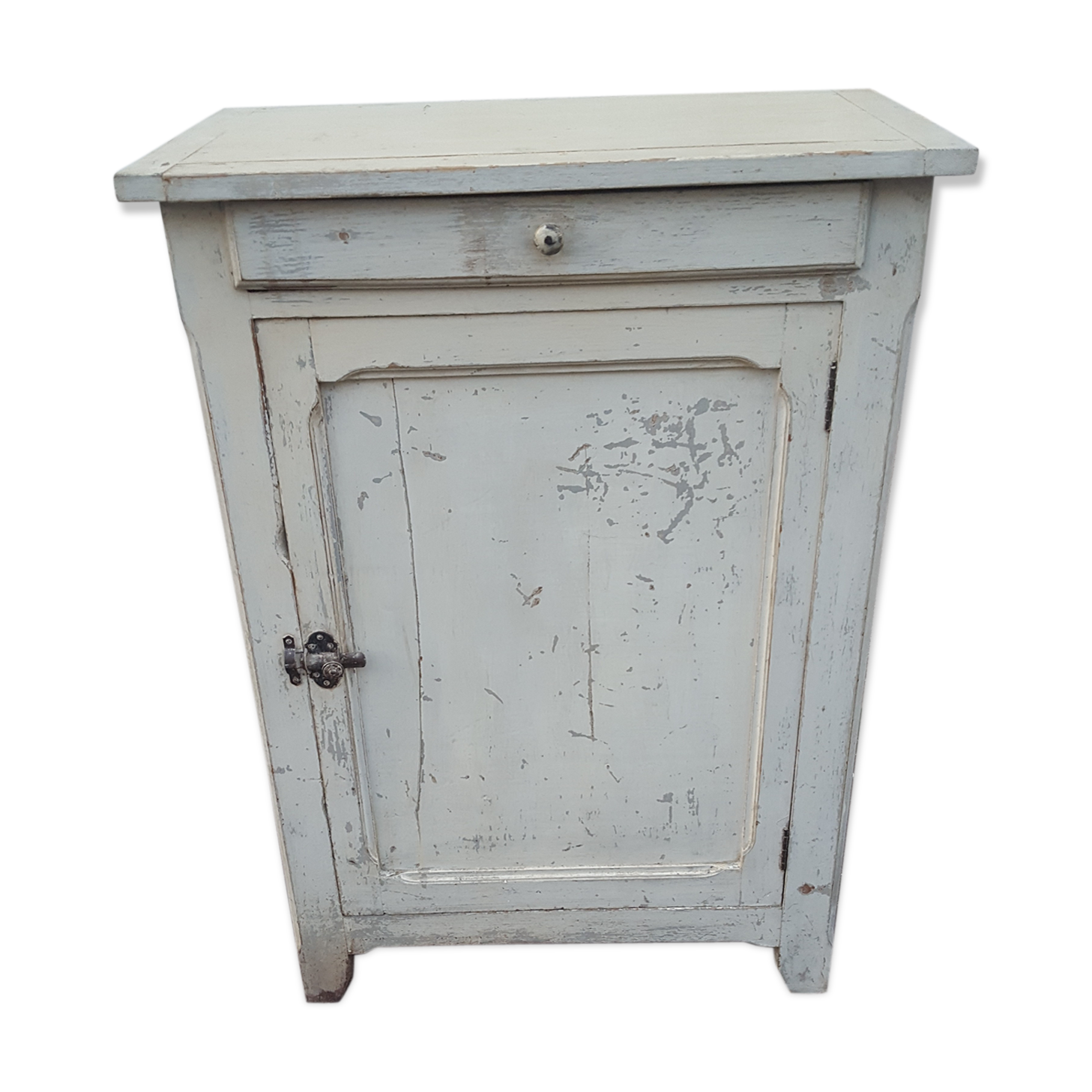 Parisian buffet a door