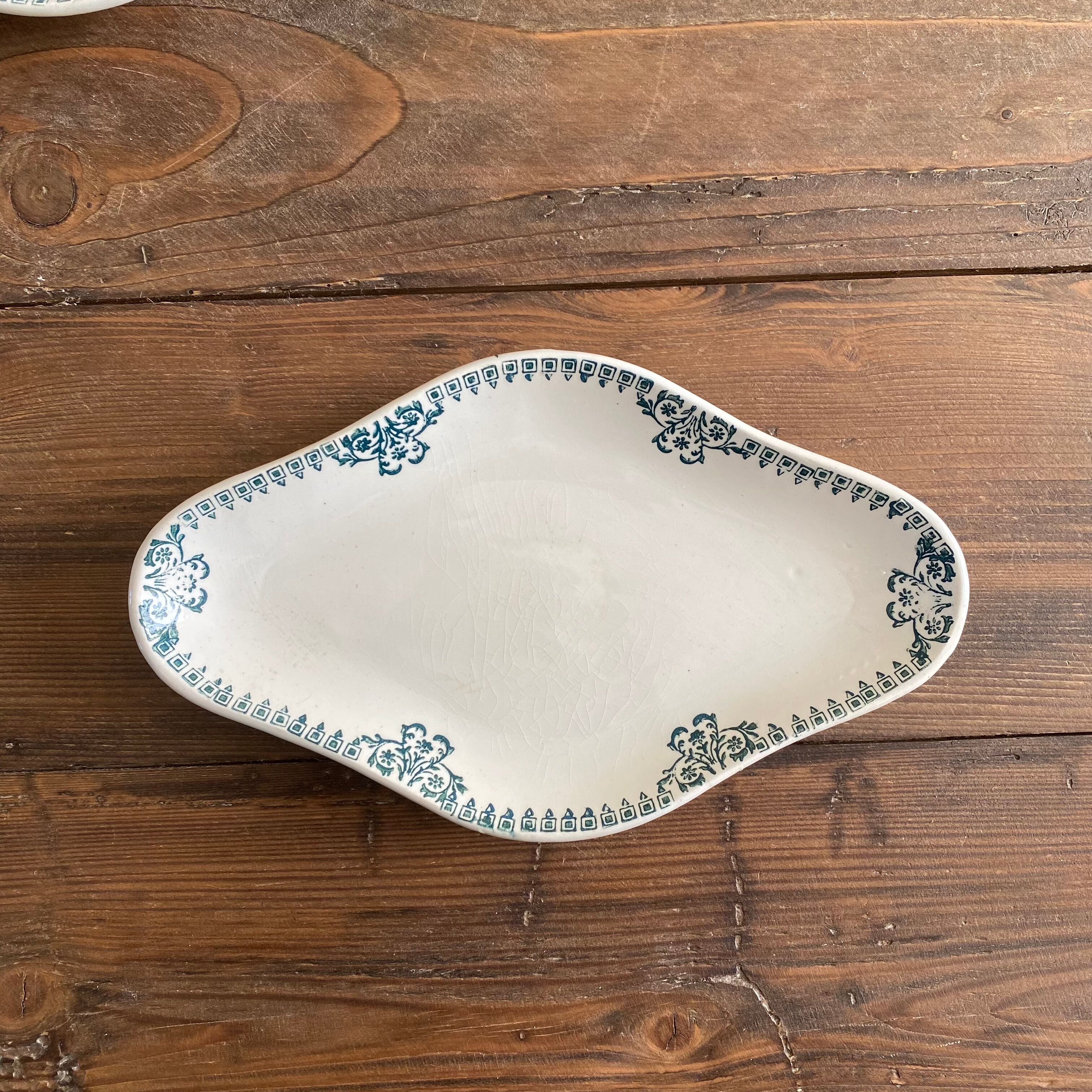 Service st Amand land of iron plates and dishes
