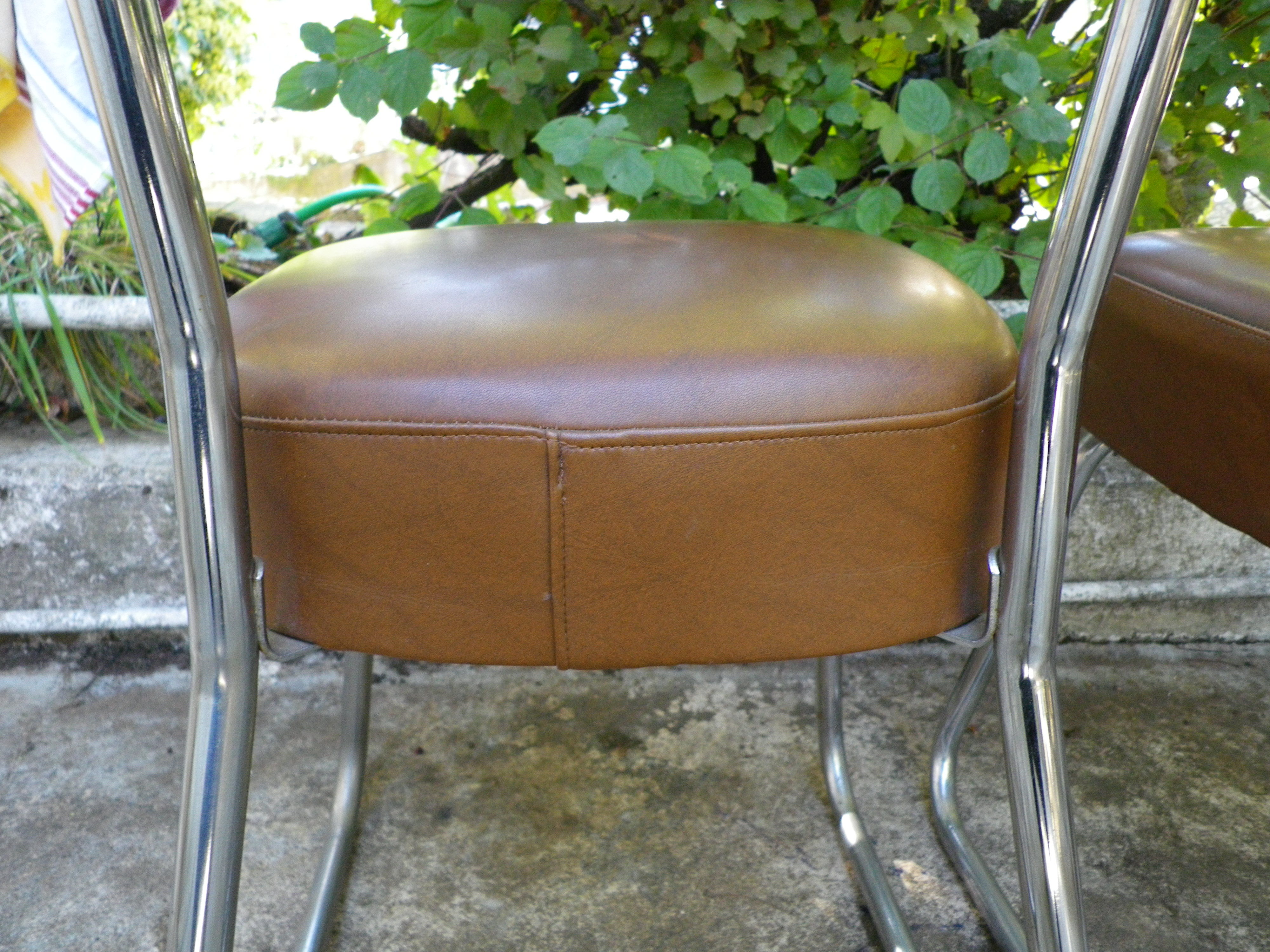 Lot of 2 chairs 60/70
