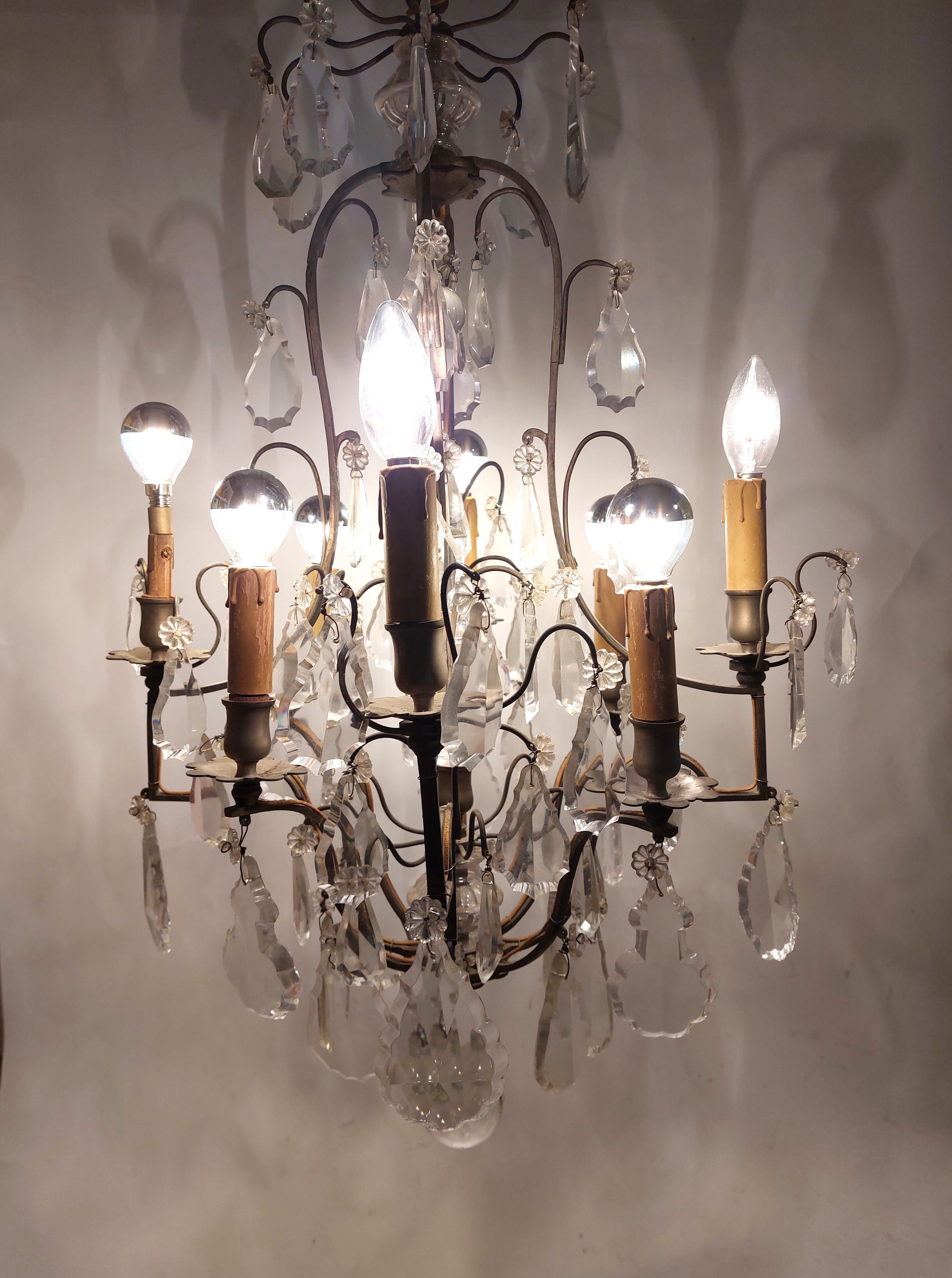 Neoclassical bronze chandelier with 8 lights, tassels and dagger