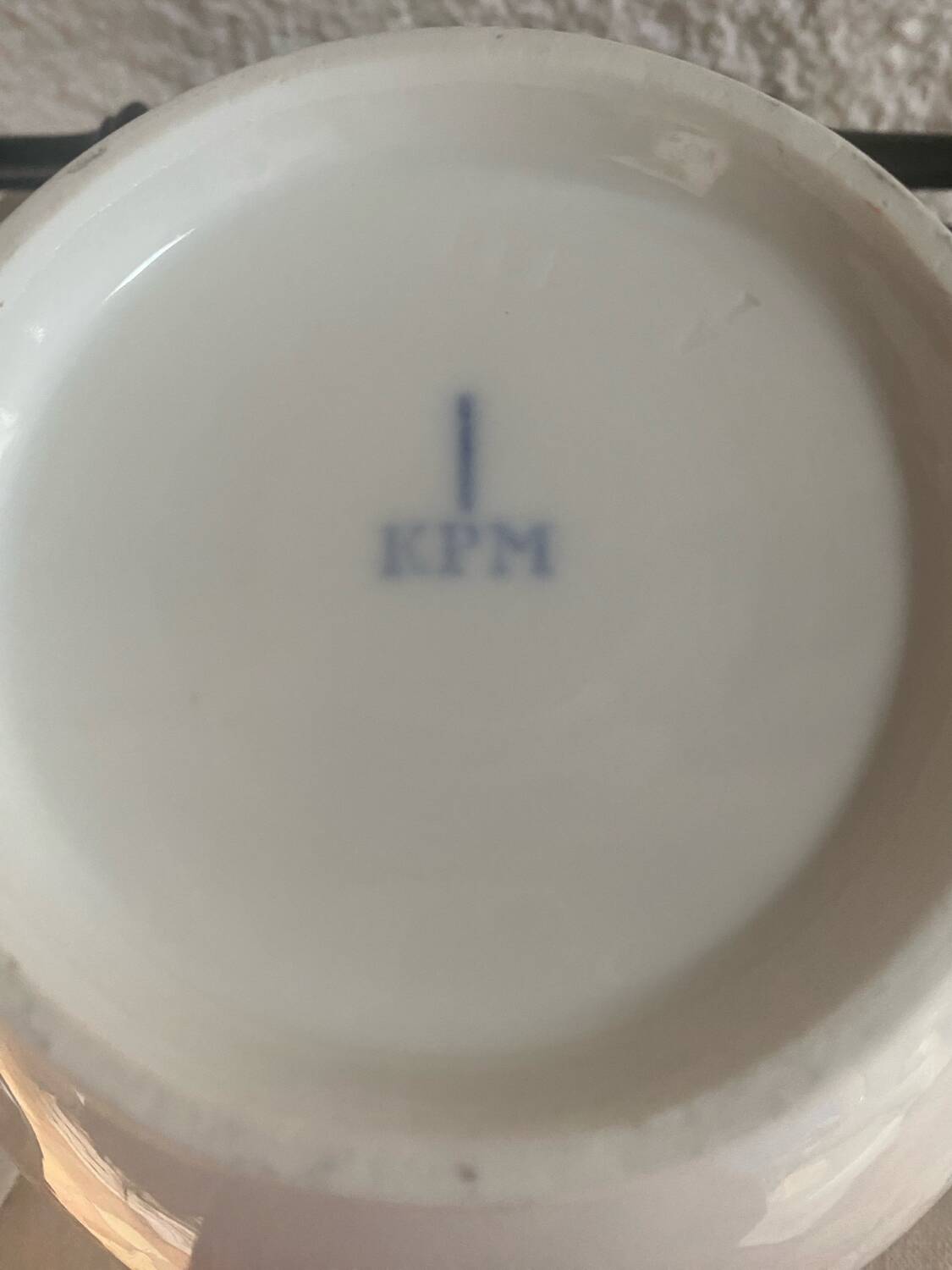 Petite soupière en porcelaine ancienne