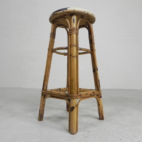 Tabouret de bar en bambou avec assise en simili-cuir imprimé vache, années 1950