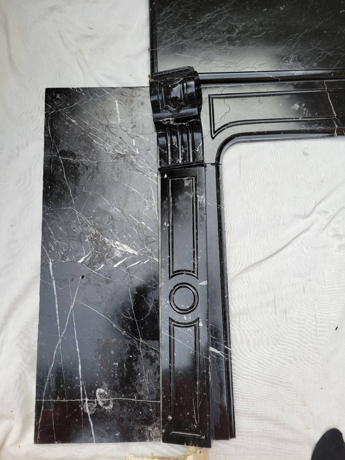 Pompadour fireplace with black marble modillions