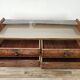 Commode en noyer avec dessus en verre double.