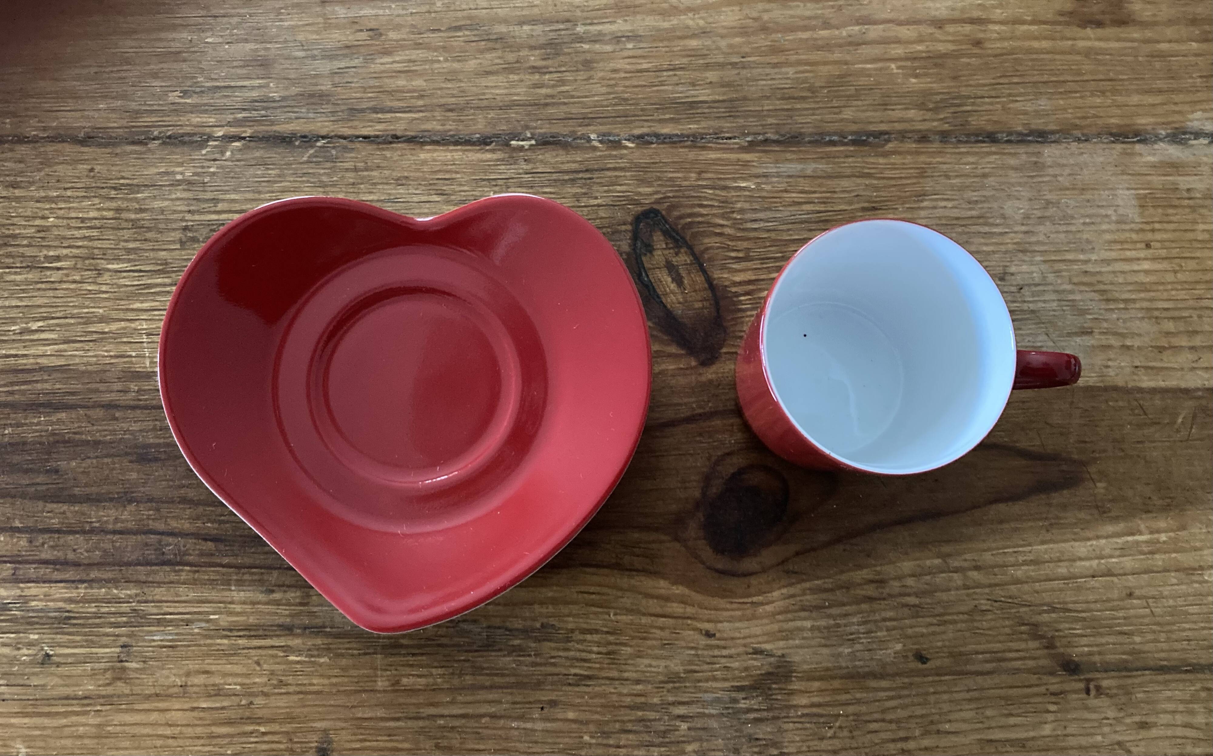 Coffee cups/saucers