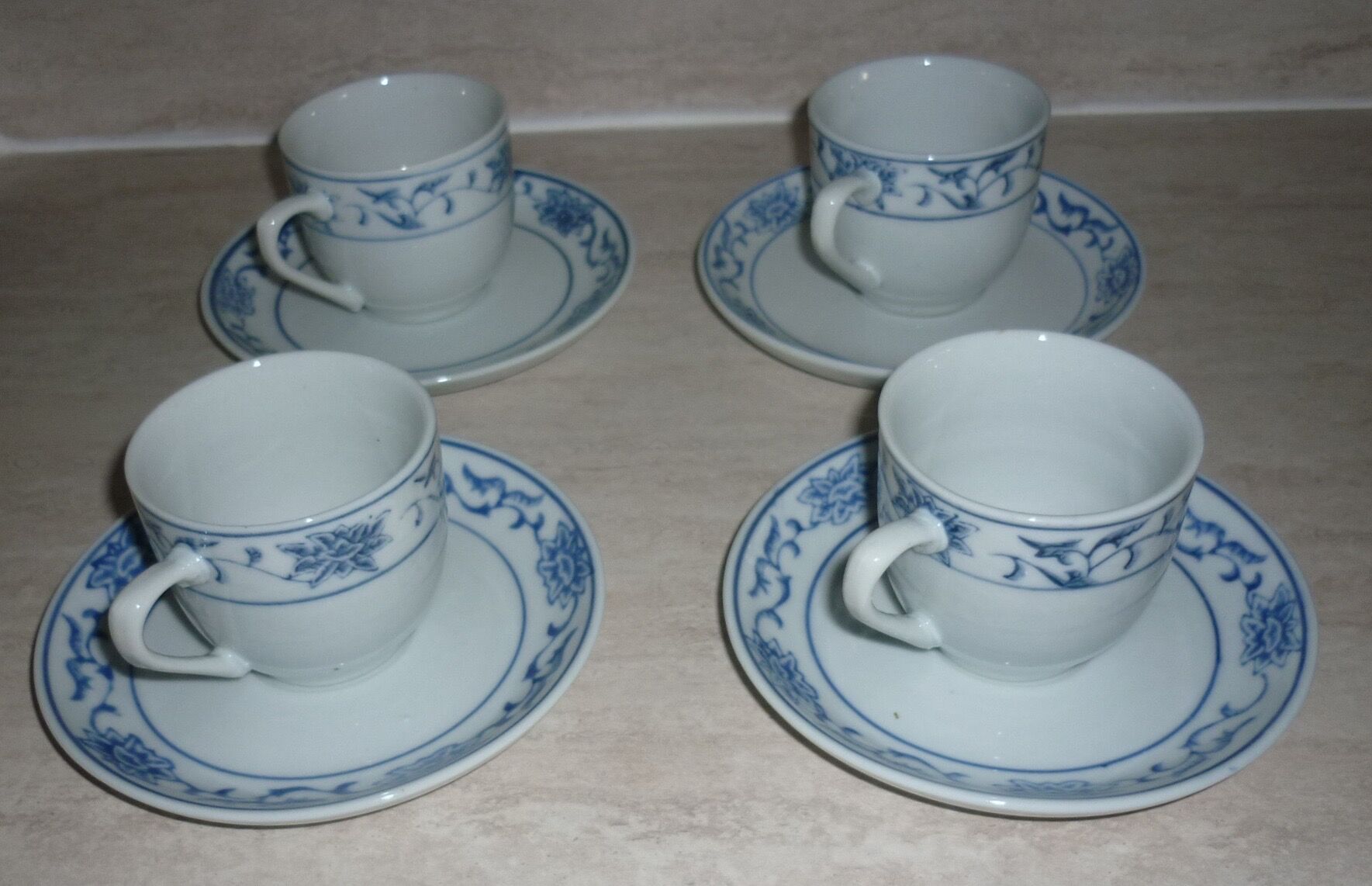 4 cups and sub-cups ceramic white and blue