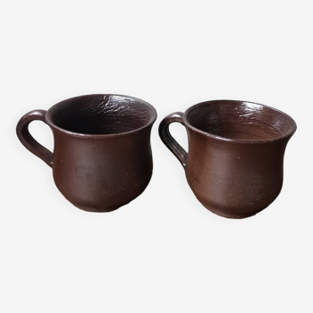 Set of 2 vintage hand-turned stoneware coffee cups