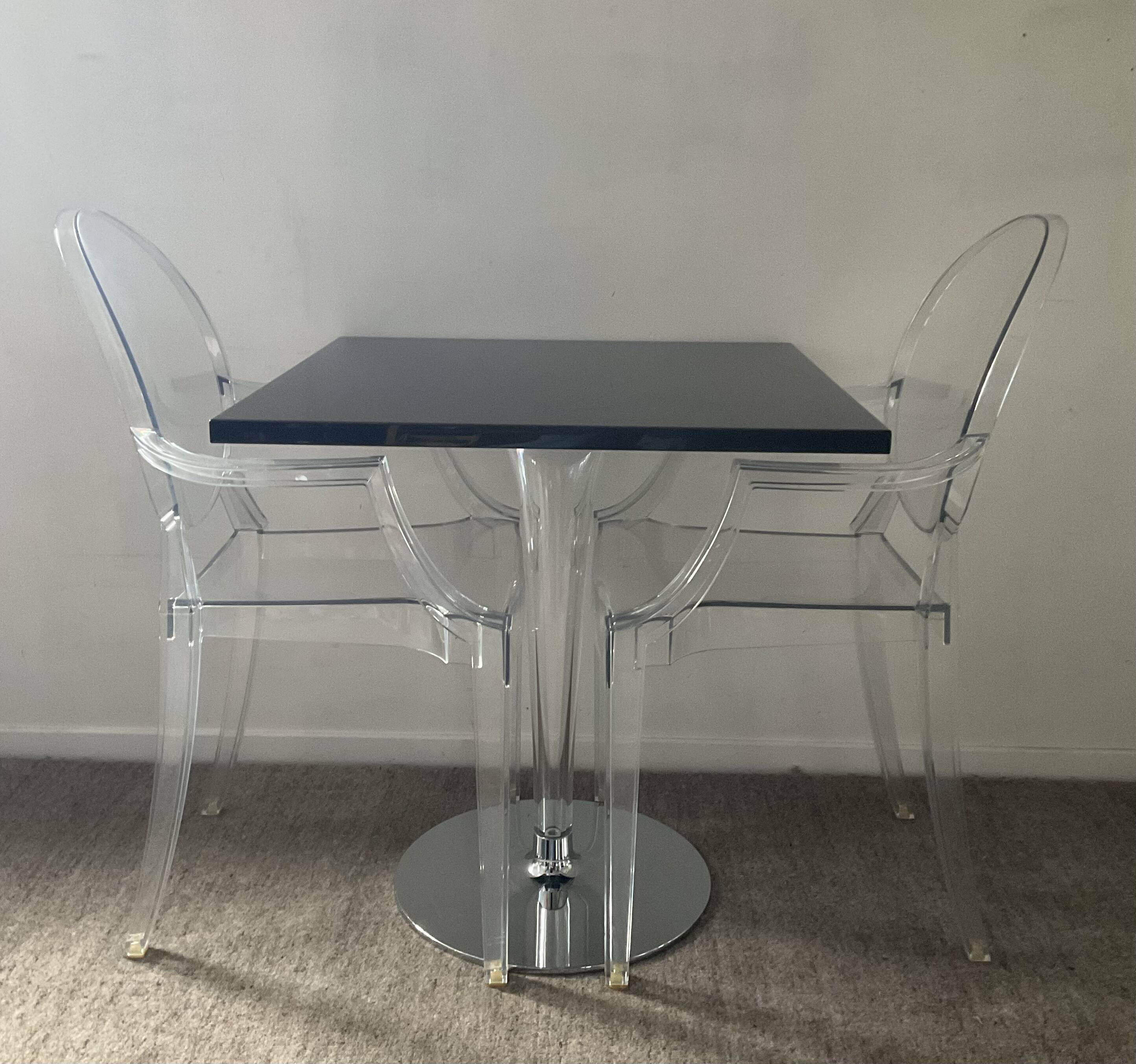 Ensemble Philippe Starck Kartell table à manger Top Top et 2 fauteuils Louis Ghost