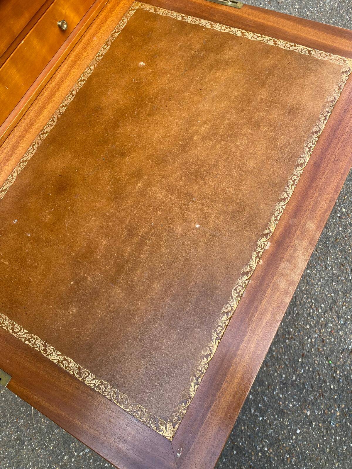Secretary with drop-leaf in Louis XVI style, made of solid wood and brass, desk/commode.