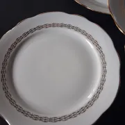 6 dessert plates in porcelain from Sologne "La Motte in good condition.