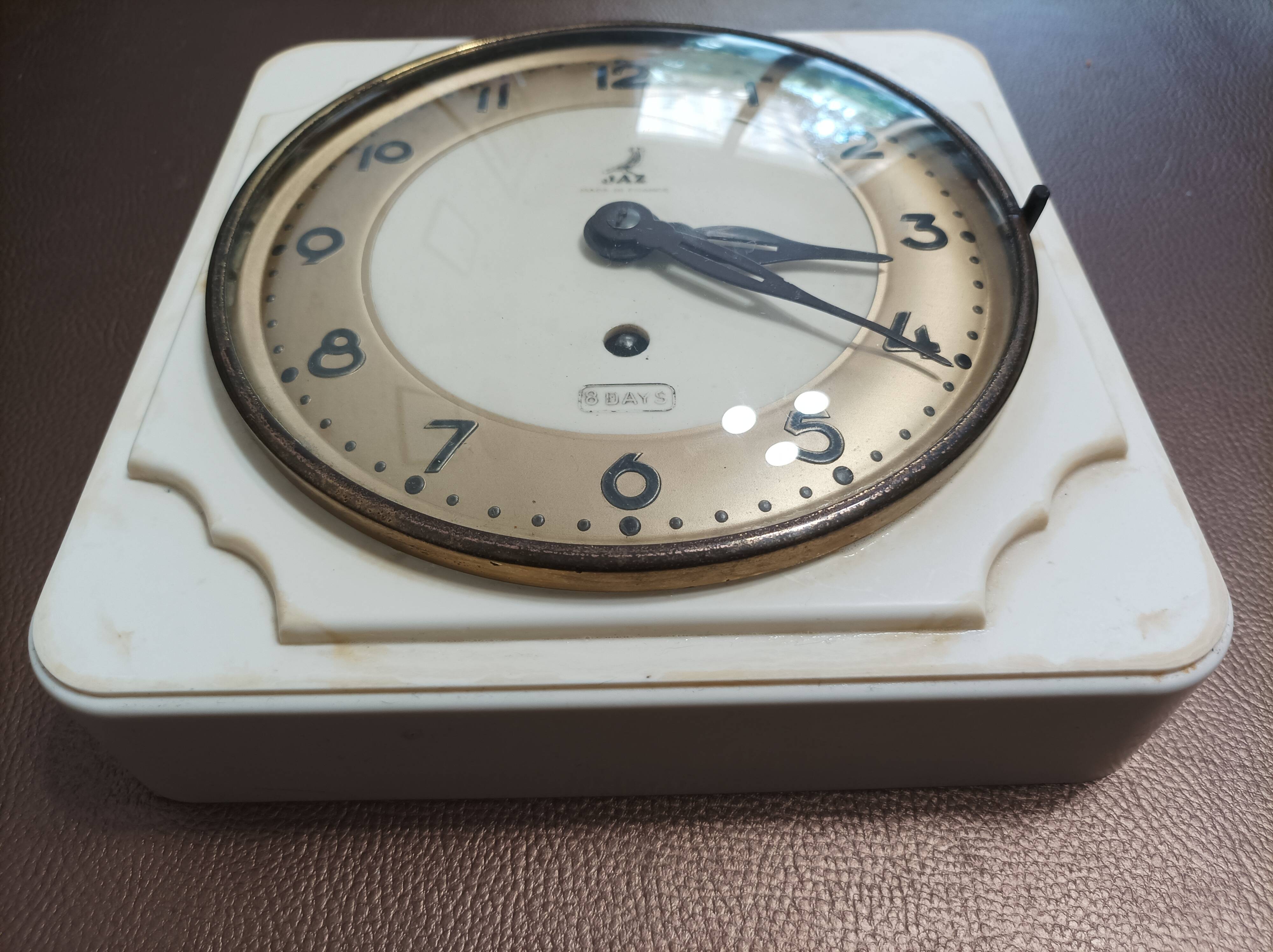 Old Jaz wall clock Mechanical watchmaking Bakelite Glass