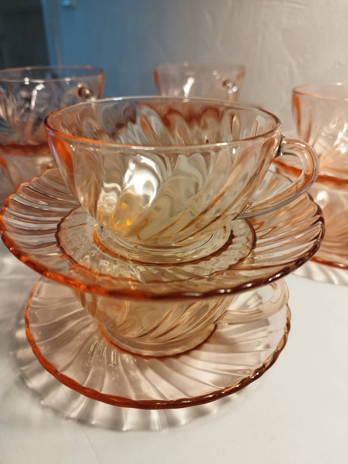 Set of 8 pink glass cups