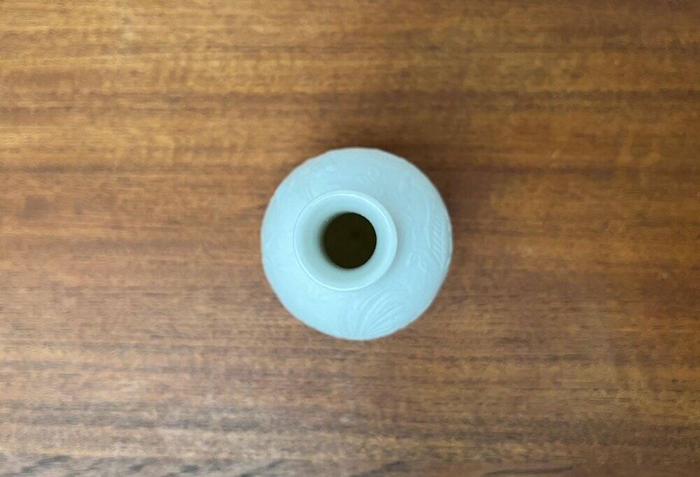 German white porcelain vase from the mid-century with bird motif by Kaiser, 1960s.