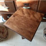 Pedestal table