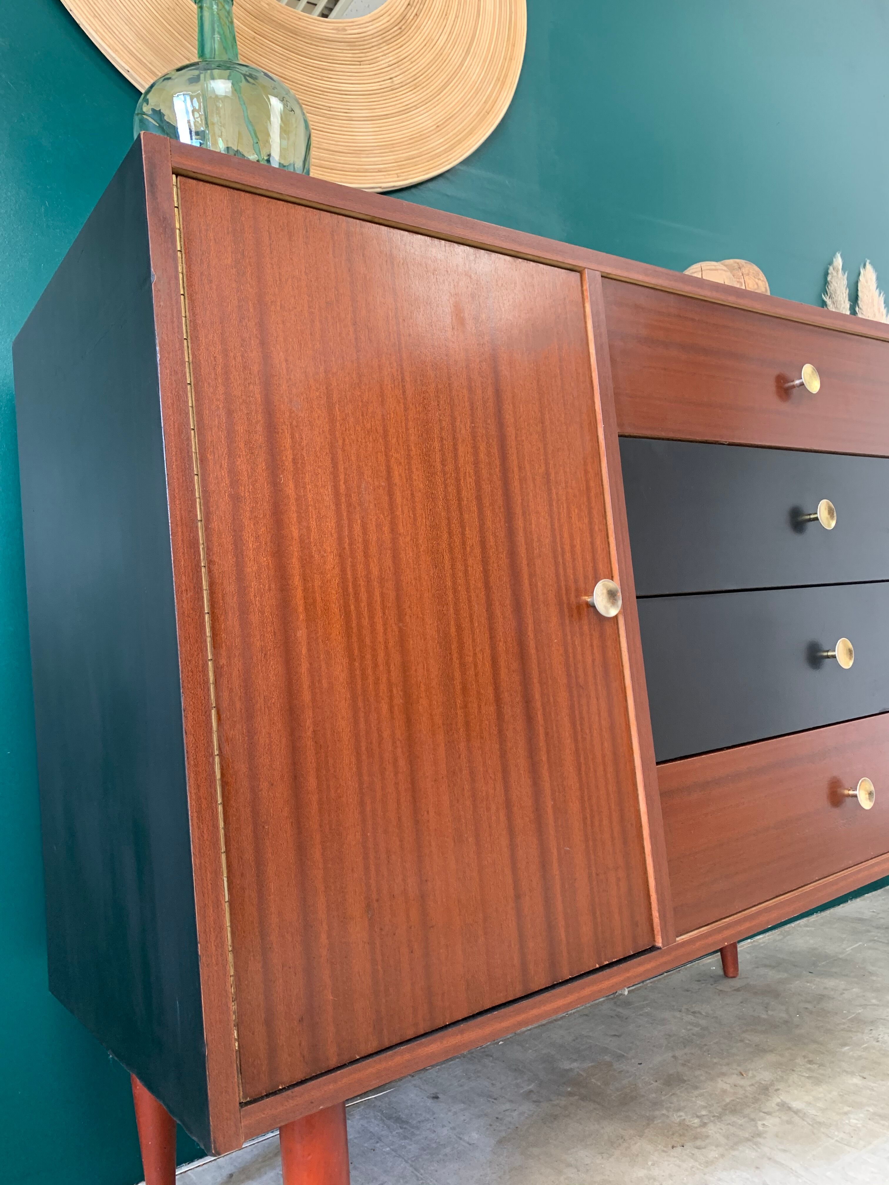 Dresser with tapered feet