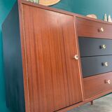Dresser with tapered feet