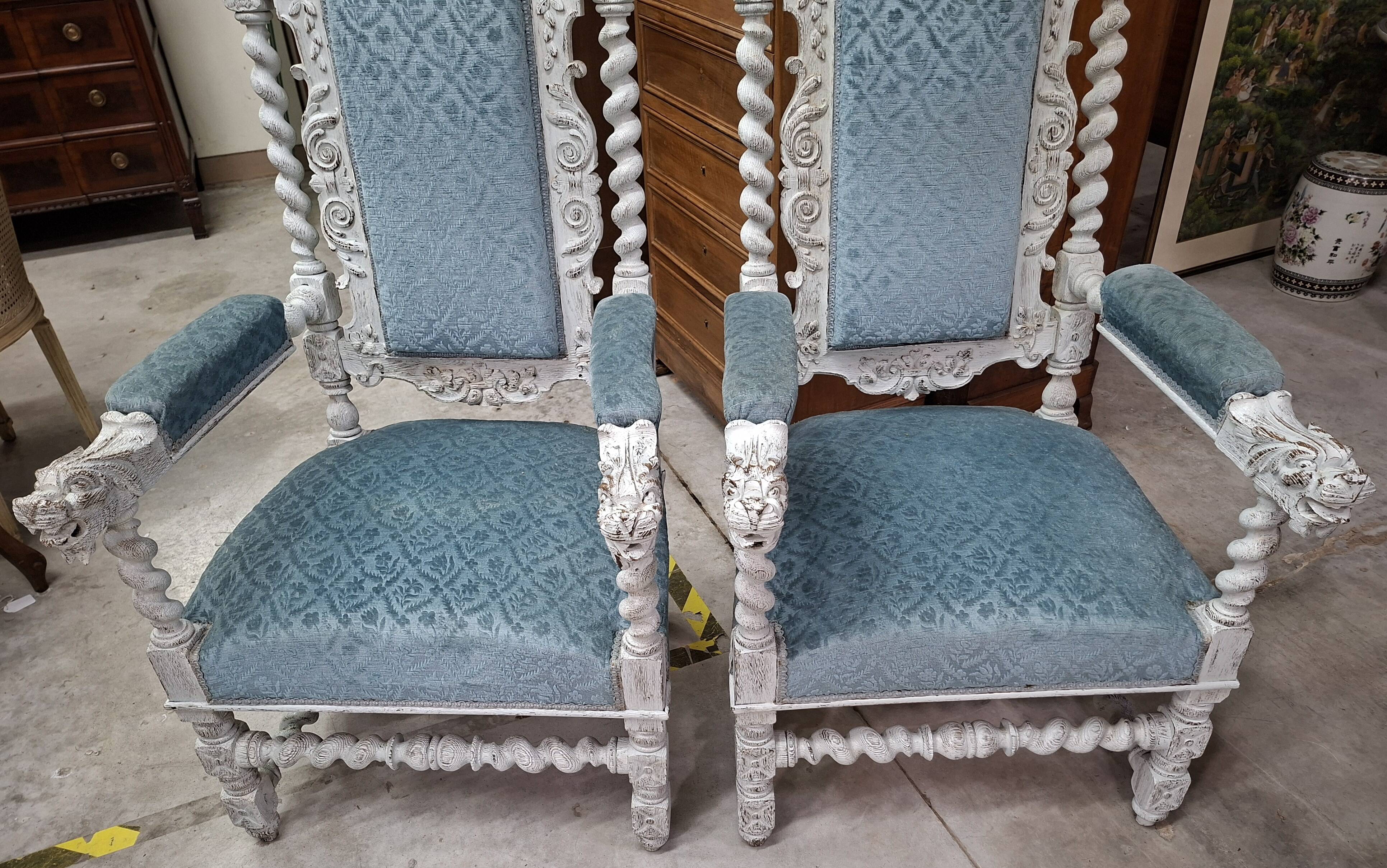 Pair of ceremonial armchairs in carved wood – Twisted columns